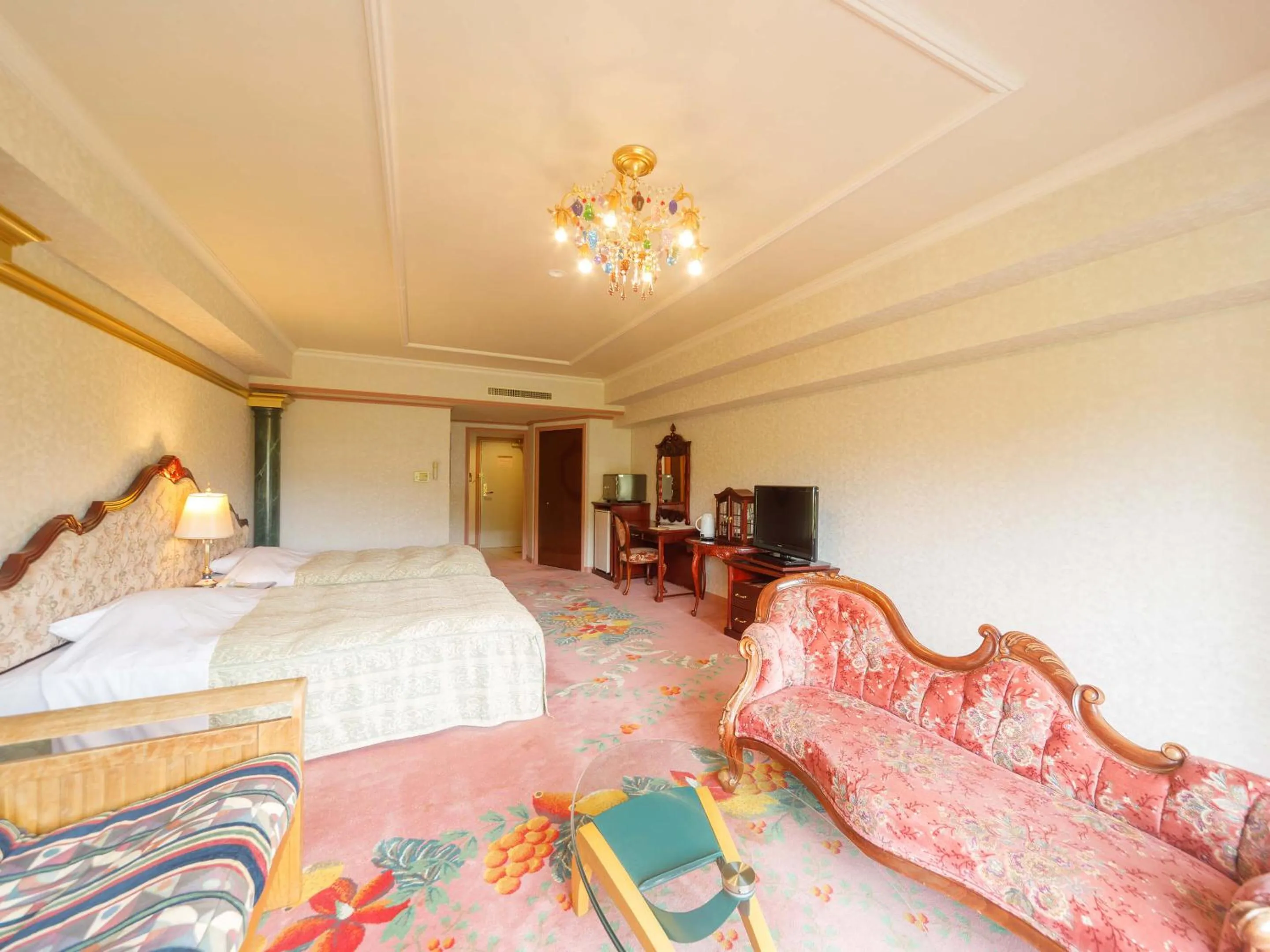 Living room, Bed in Jozankei View Hotel