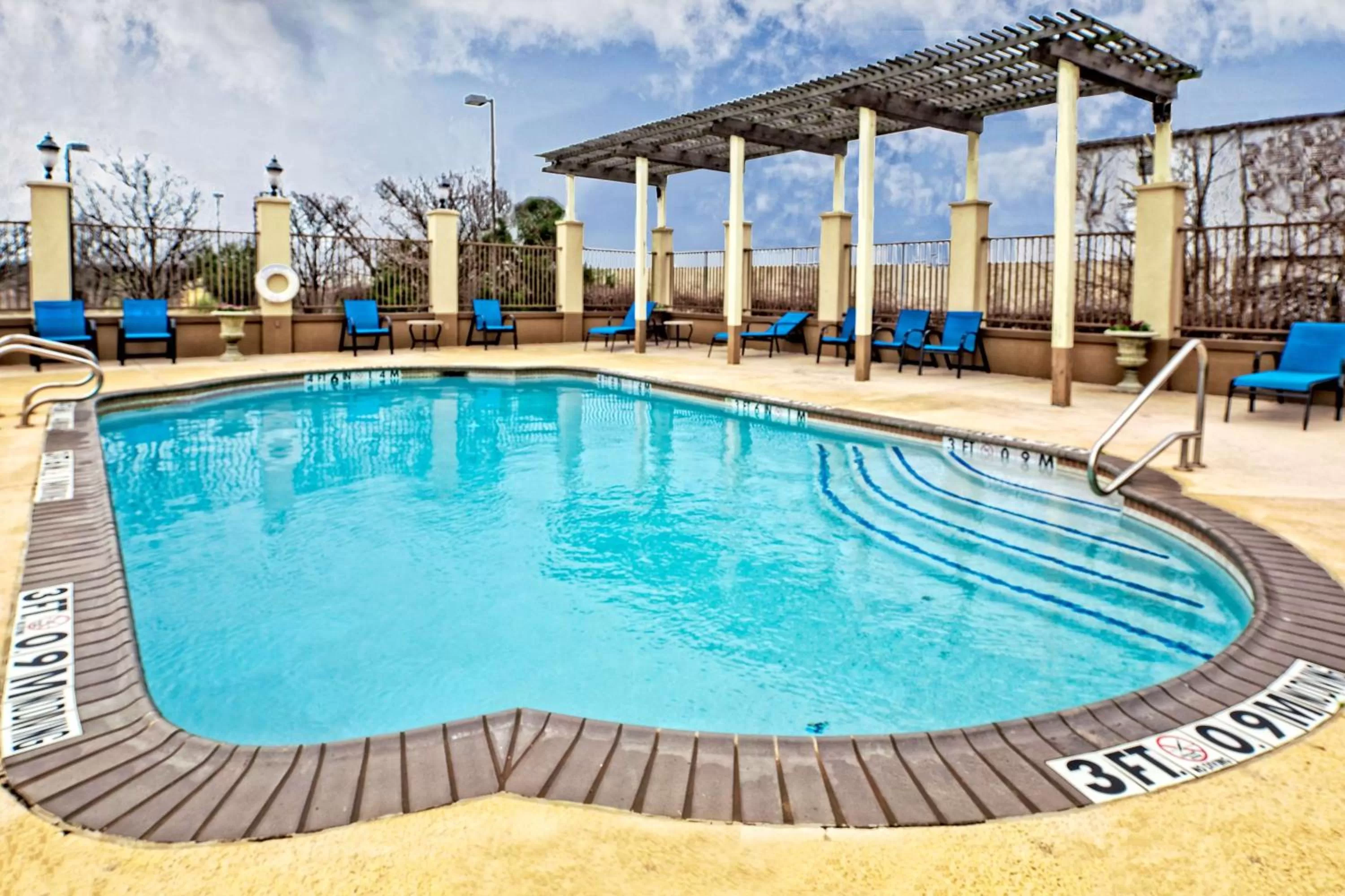 Pool view in Hampton Inn & Suites Corsicana
