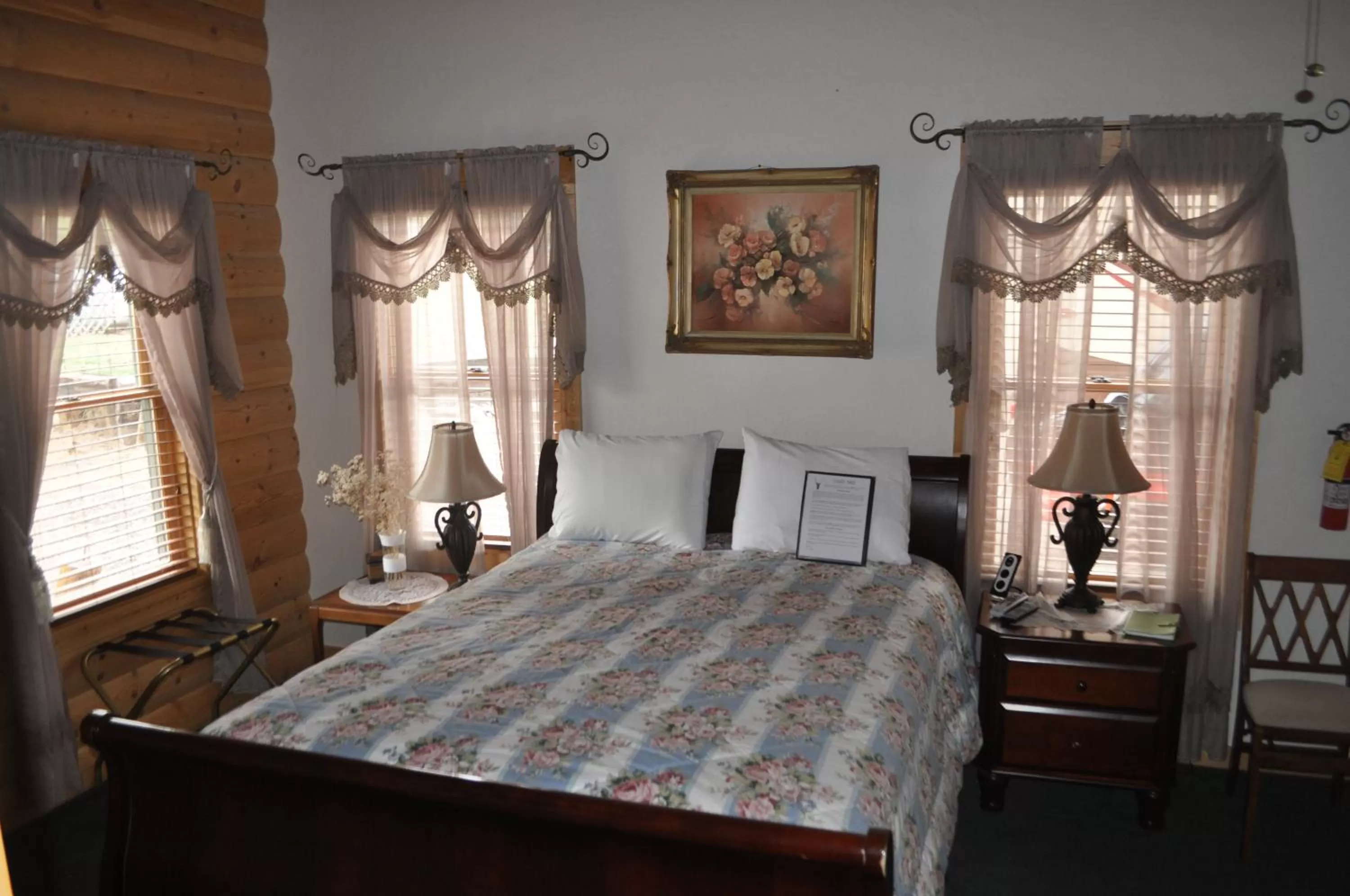 Photo of the whole room, Bed in Elkwood Manor Bed & Breakfast