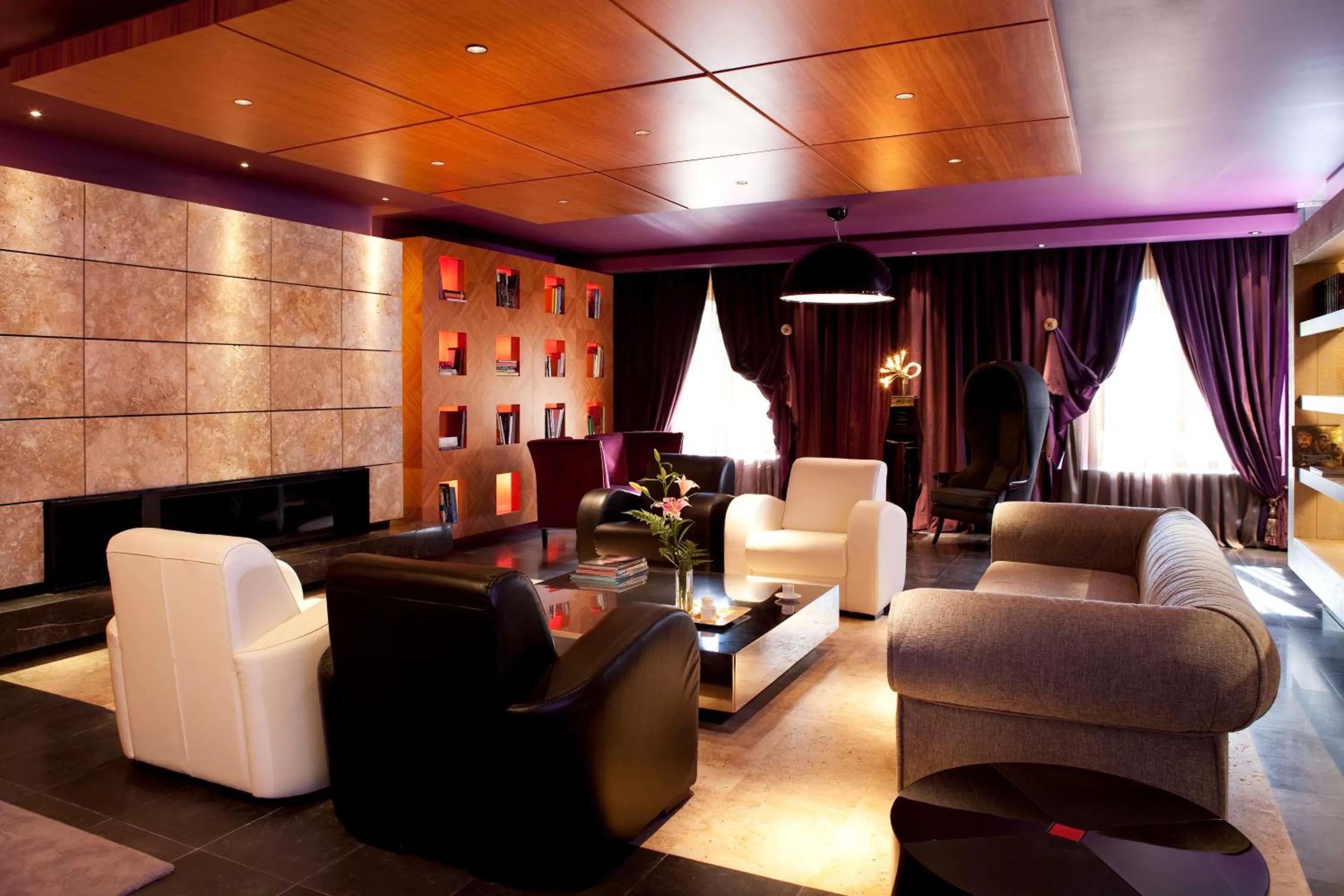 Library in Hotel AF Pesquera