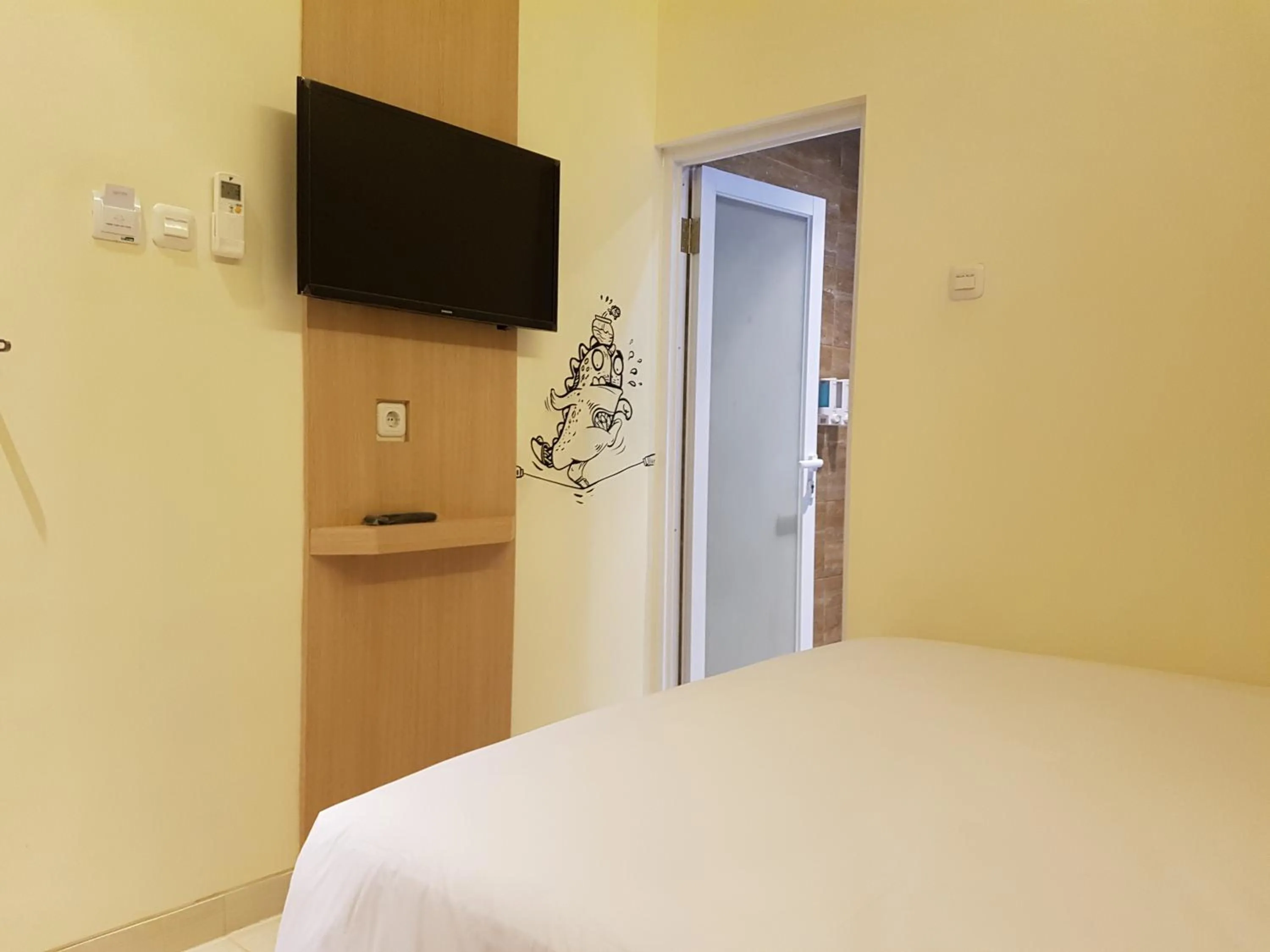 TV and multimedia, Bed in Bold Hotel Jakarta