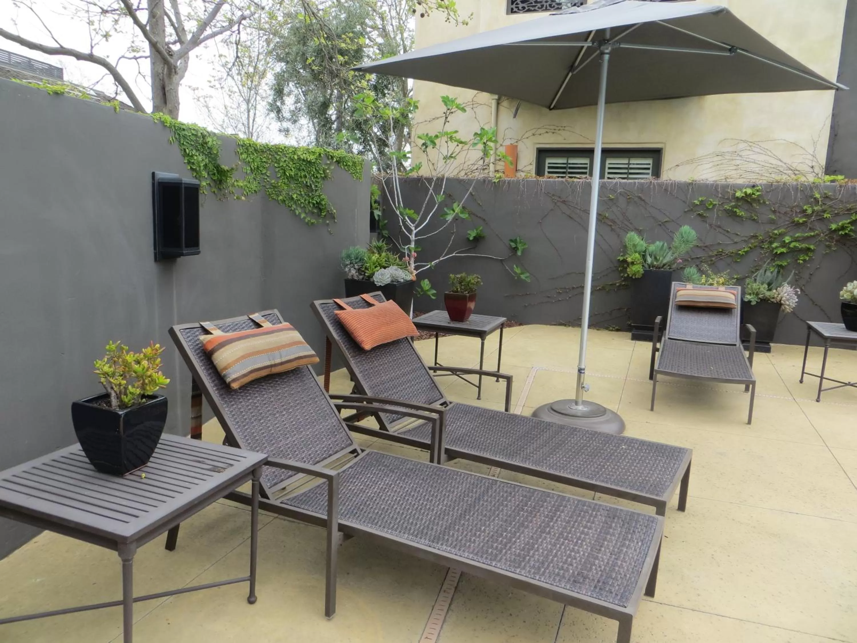 Day in North Block Hotel