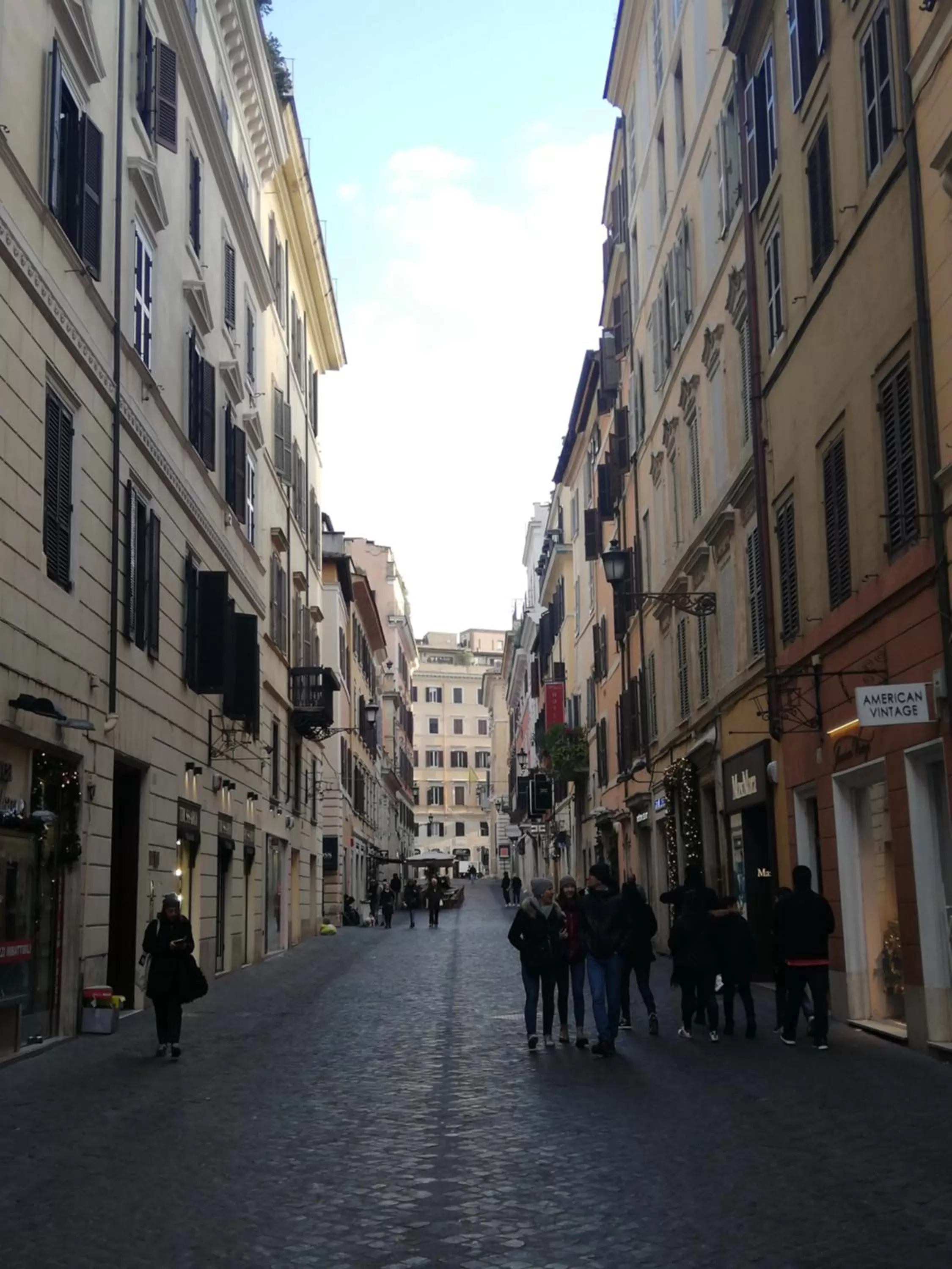 Property building in Elegant Rooms Roma - Guest House