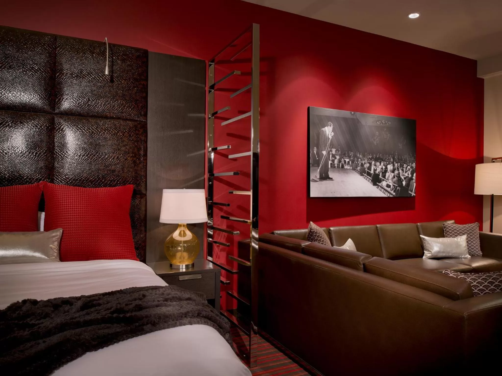 Seating area, Bed in Golden Gate Casino Hotel