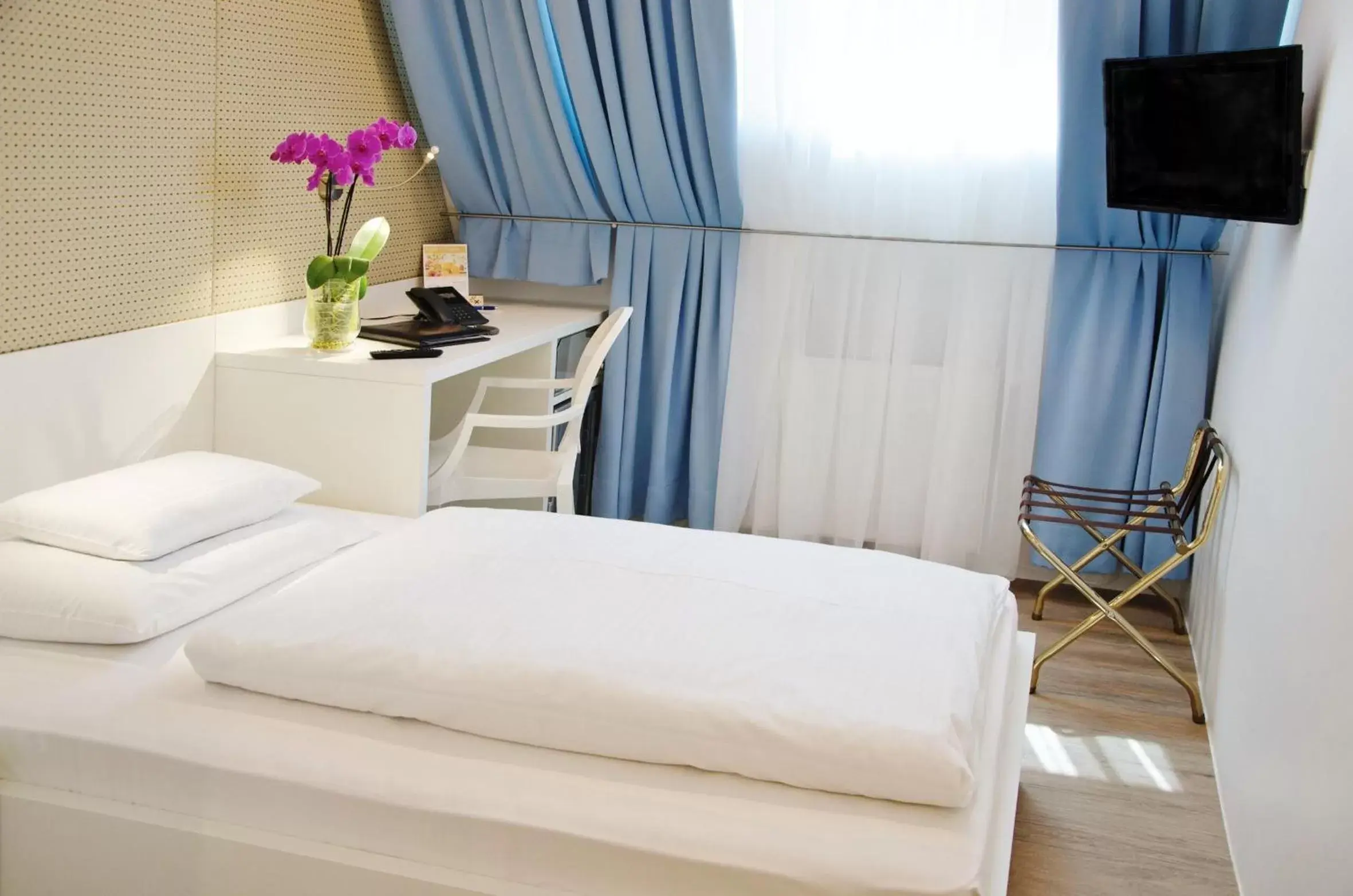 Basic Single Room in Hotel Gollner Basic Single Room in Hotel Gollner