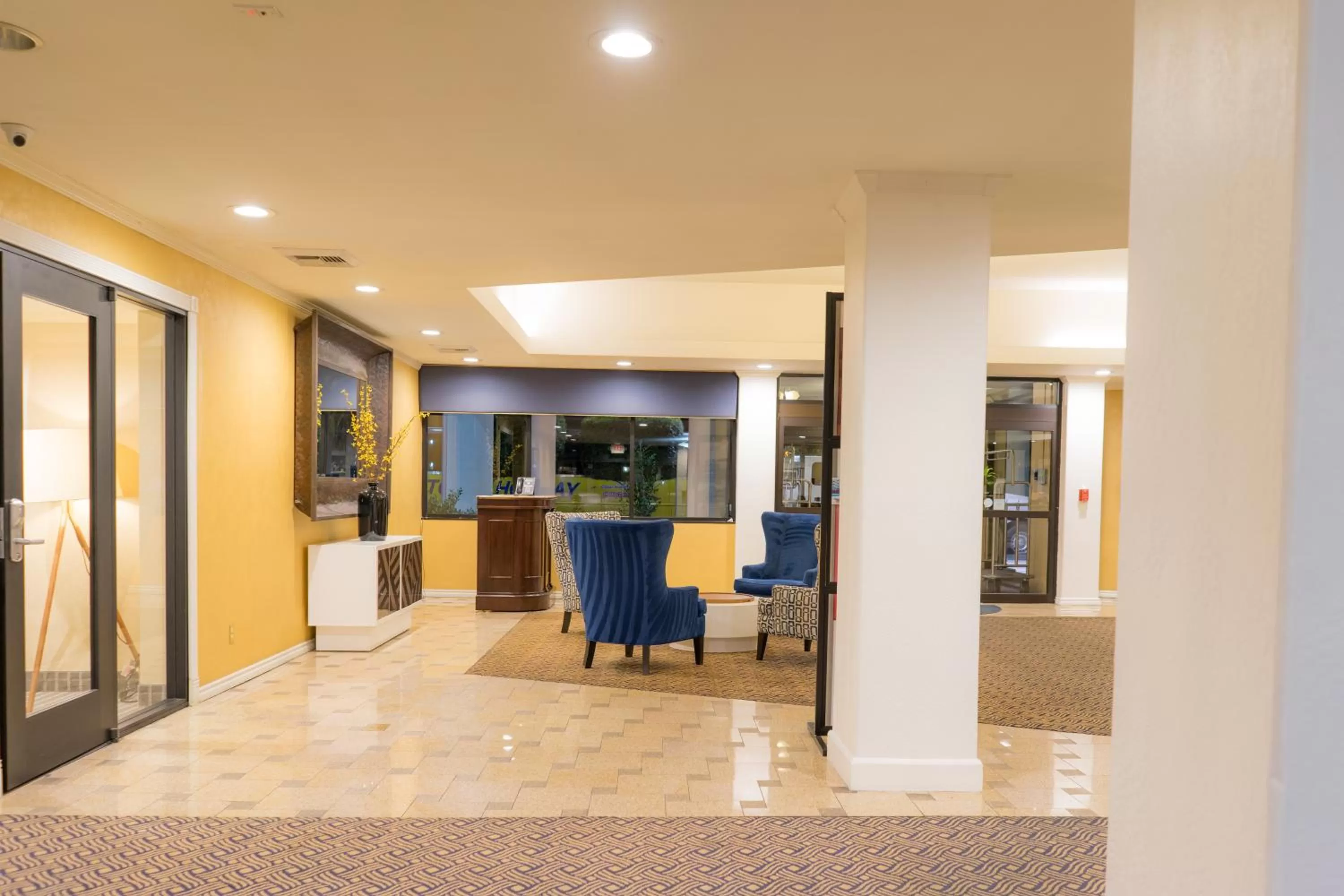 Lobby or reception in Oakland Airport Executive Hotel
