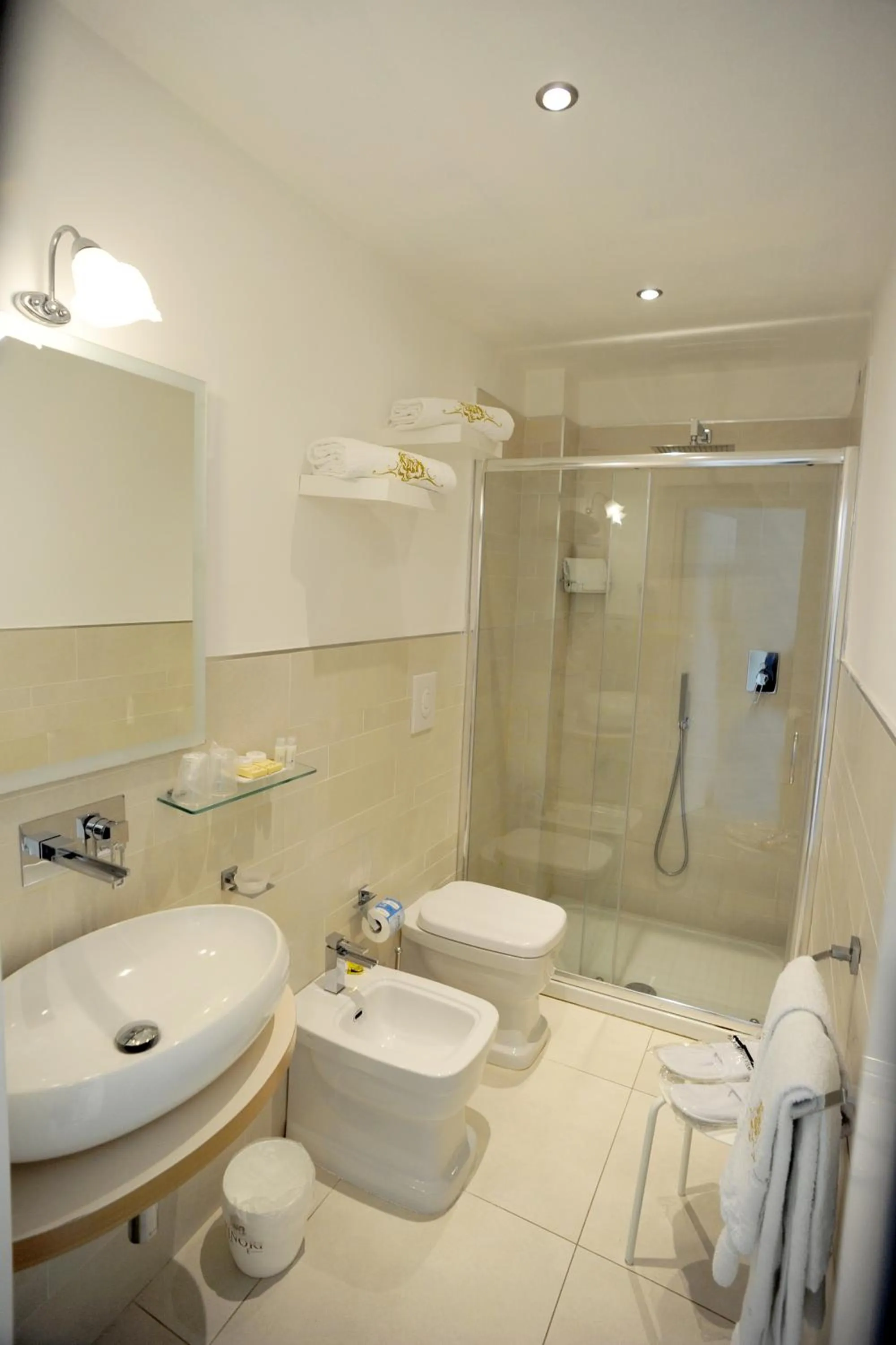 Shower in Minori Palace