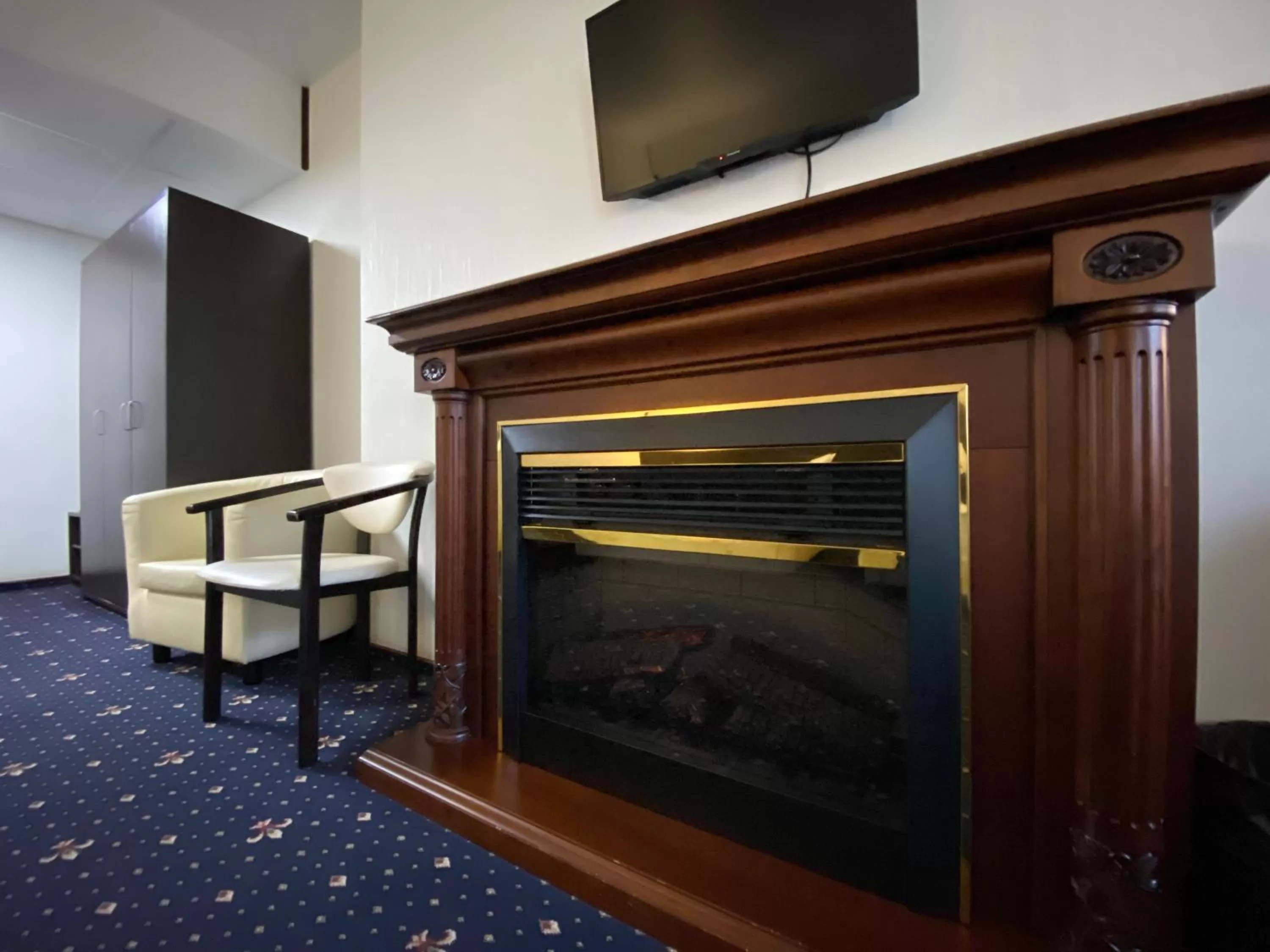 TV/Entertainment Center in irisHotels