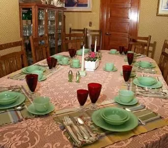 Restaurant/places to eat in Alaska's Capital Inn Bed and Breakfast