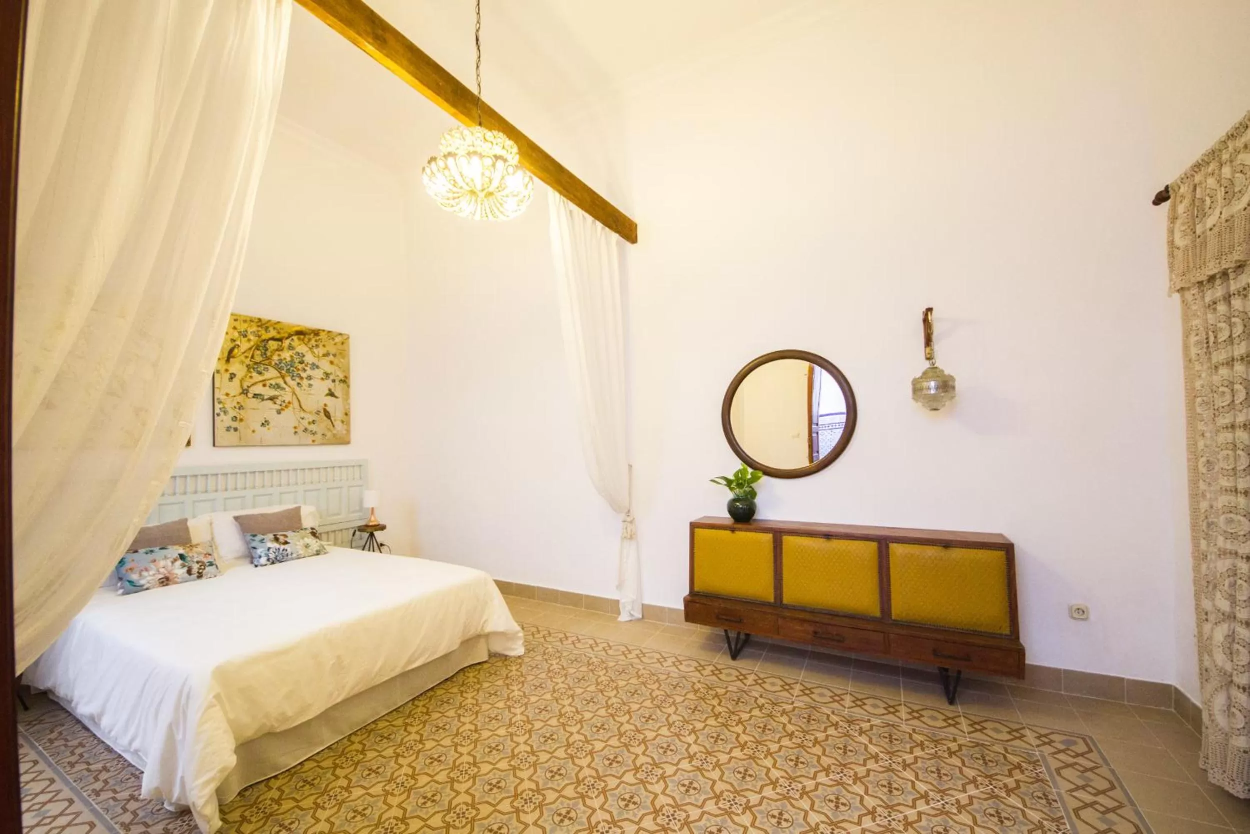 Photo of the whole room, Bed in Aminta Home