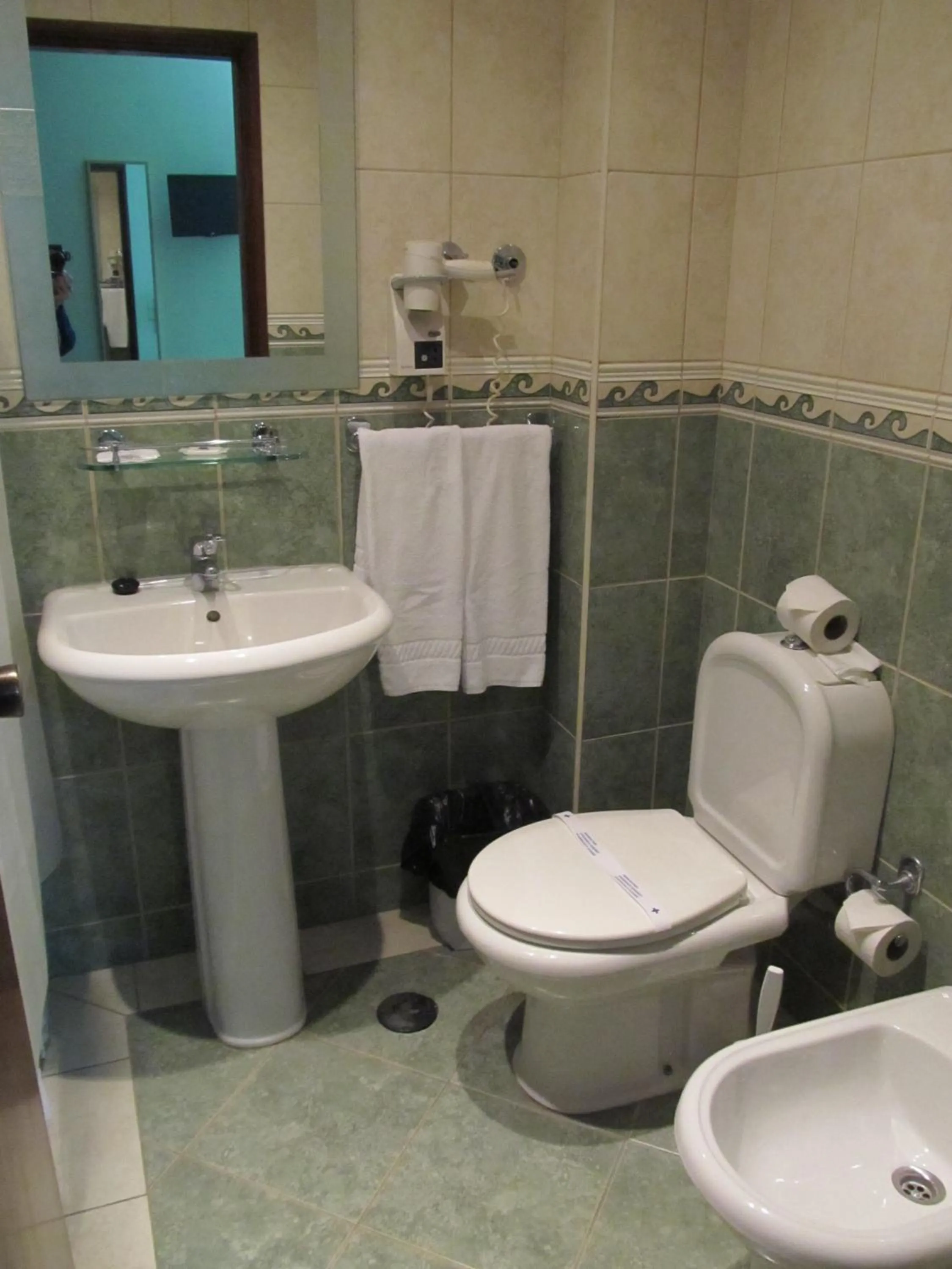 Bathroom in Hotel Avenida Praia