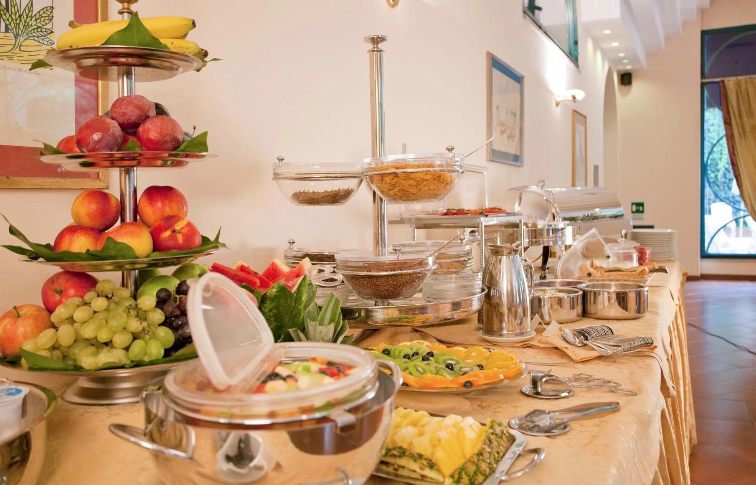 Restaurant/places to eat in Aldrovandi Residence City Suites