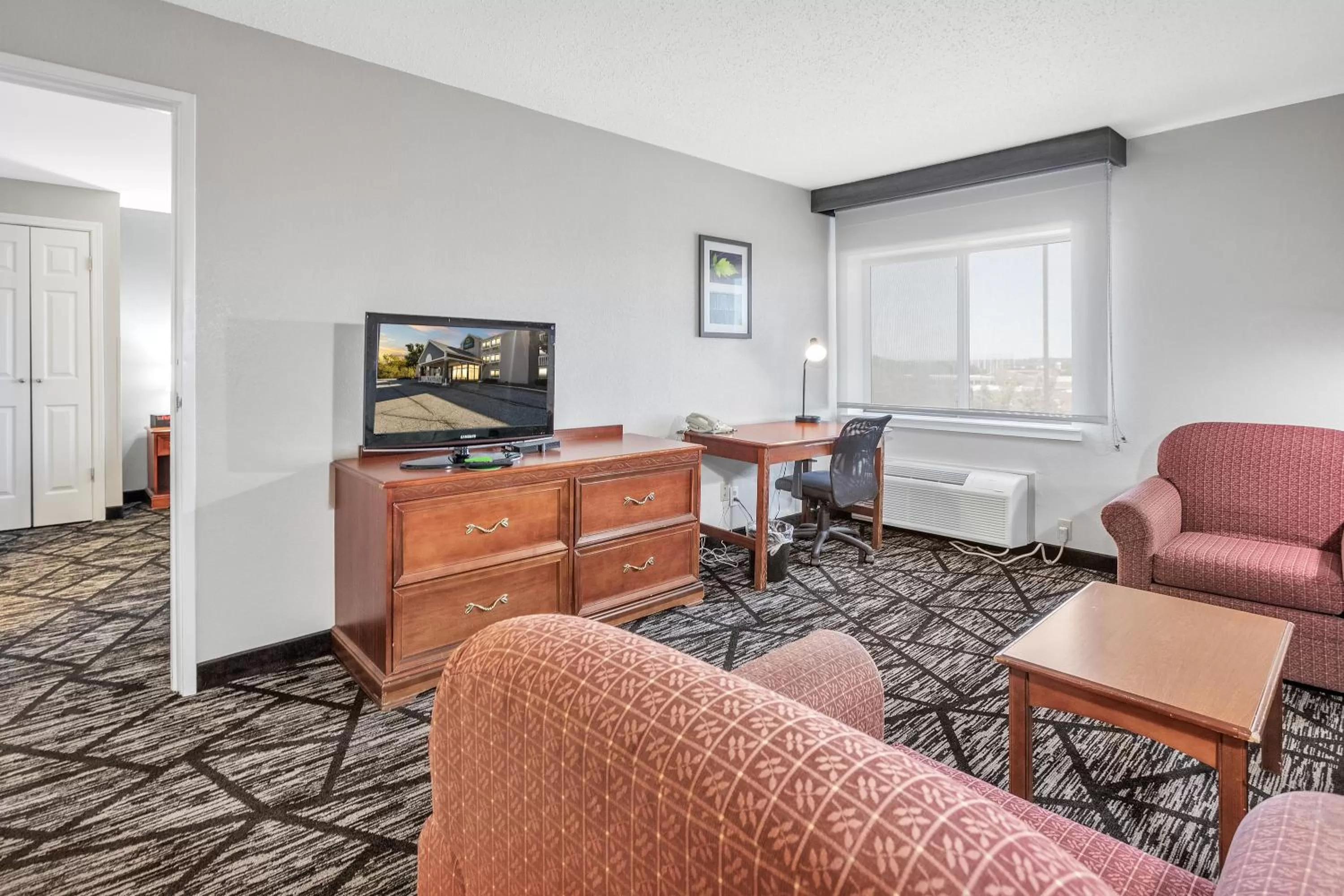 Two-Room King Suite - Non-Smoking in La Quinta Inn by Wyndham Cleveland Independence