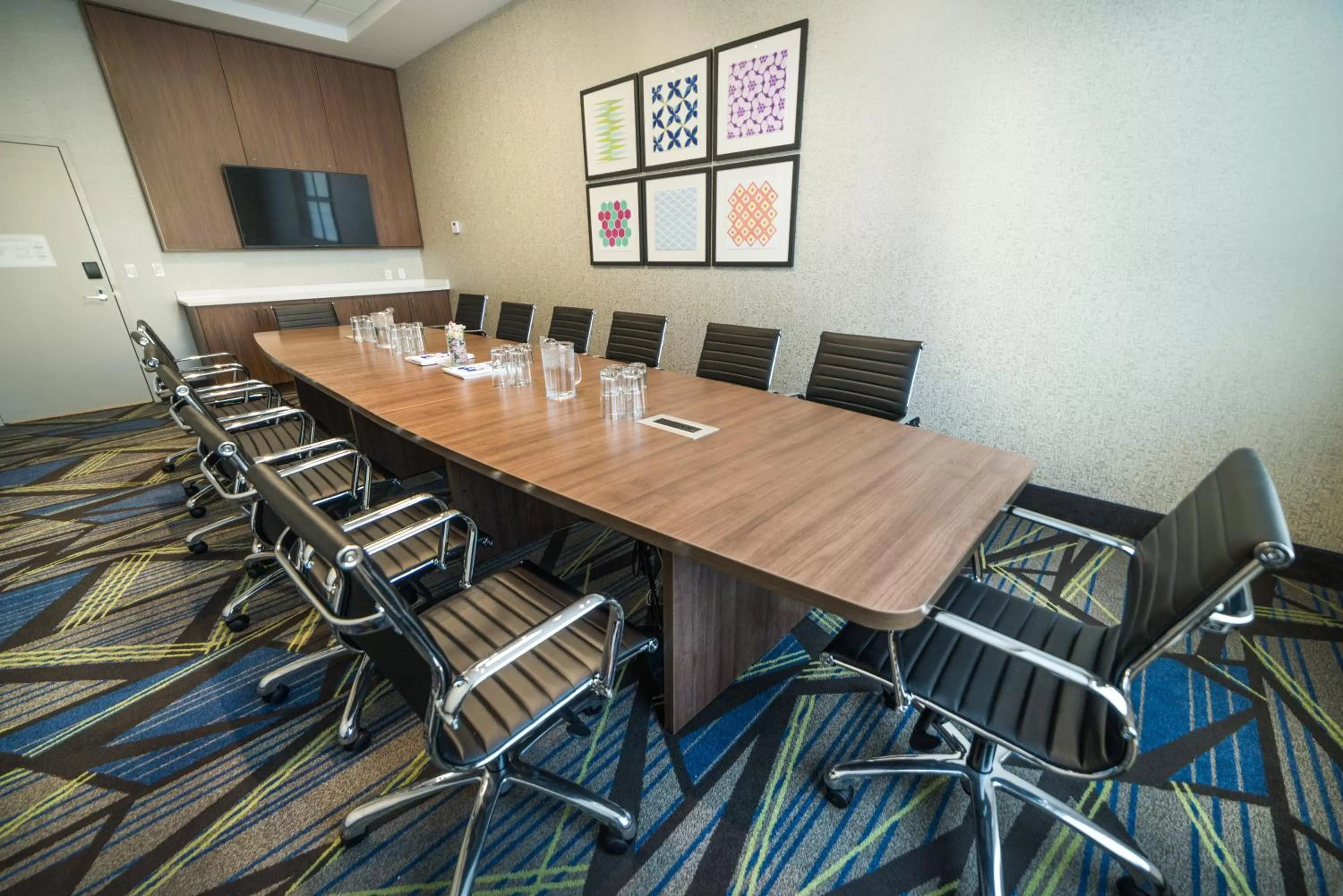 Meeting/conference room in Holiday Inn Express & Suites - West Edmonton-Mall Area by IHG