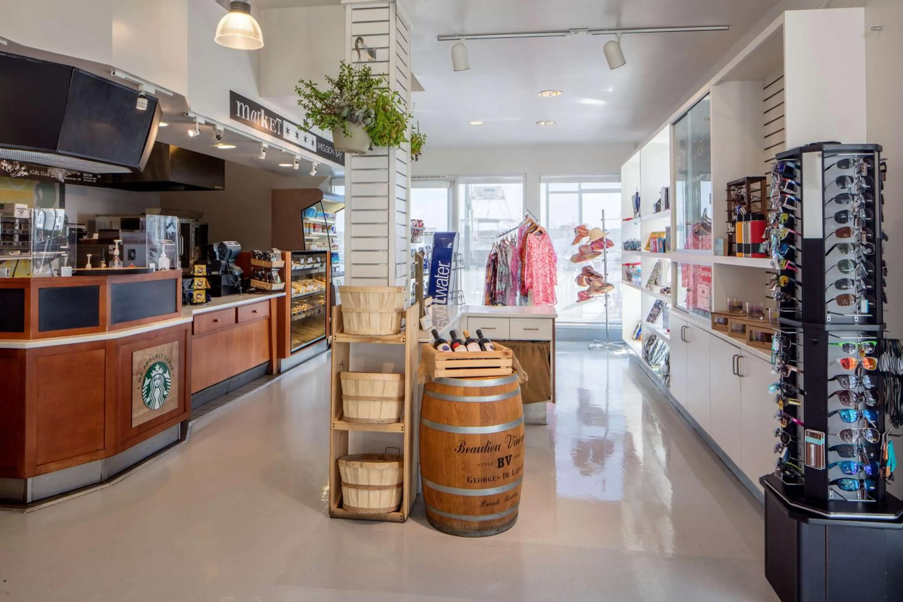 Restaurant/places to eat in Hyatt Regency Mission Bay Spa and Marina