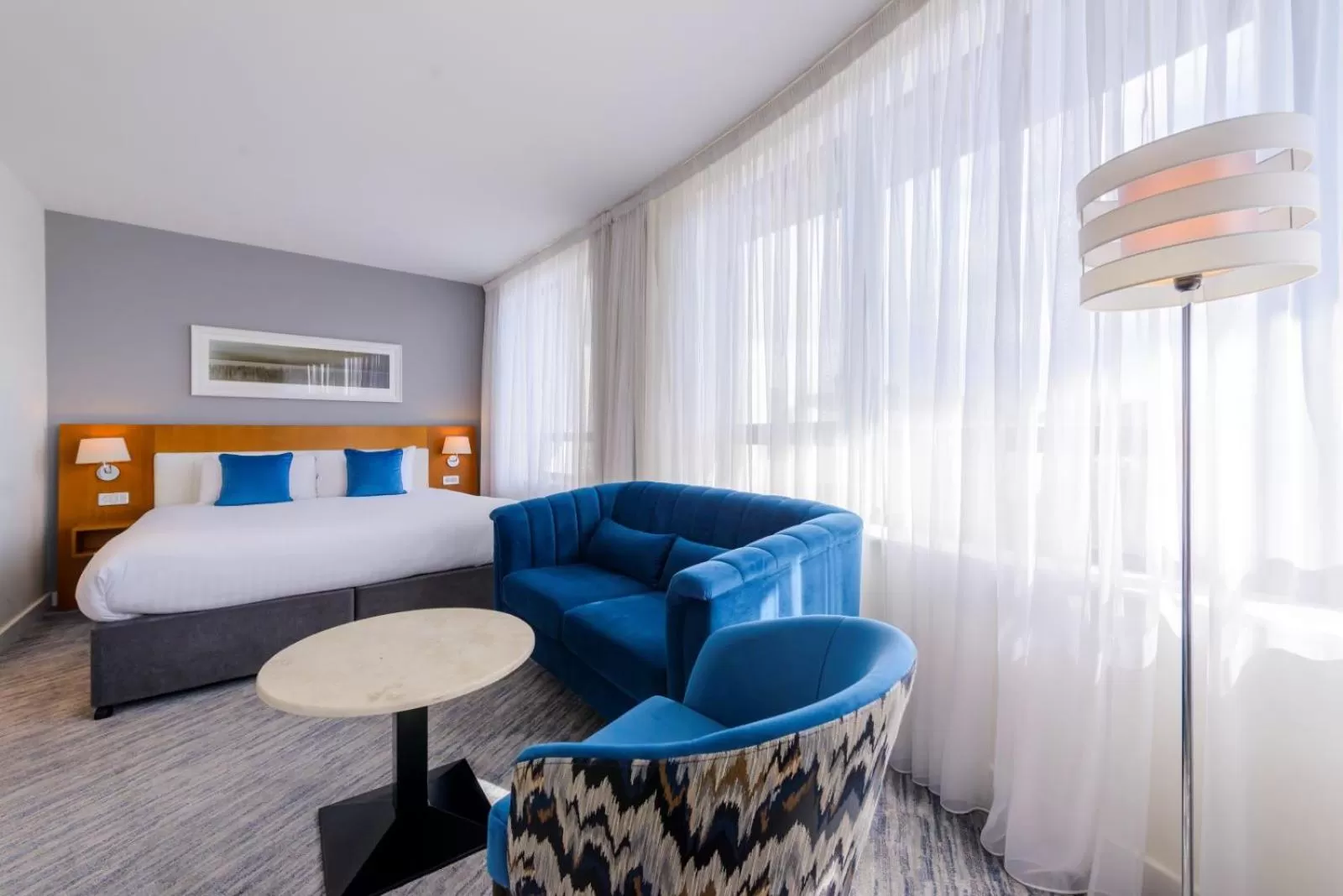 Seating area, Bed in The Ellison