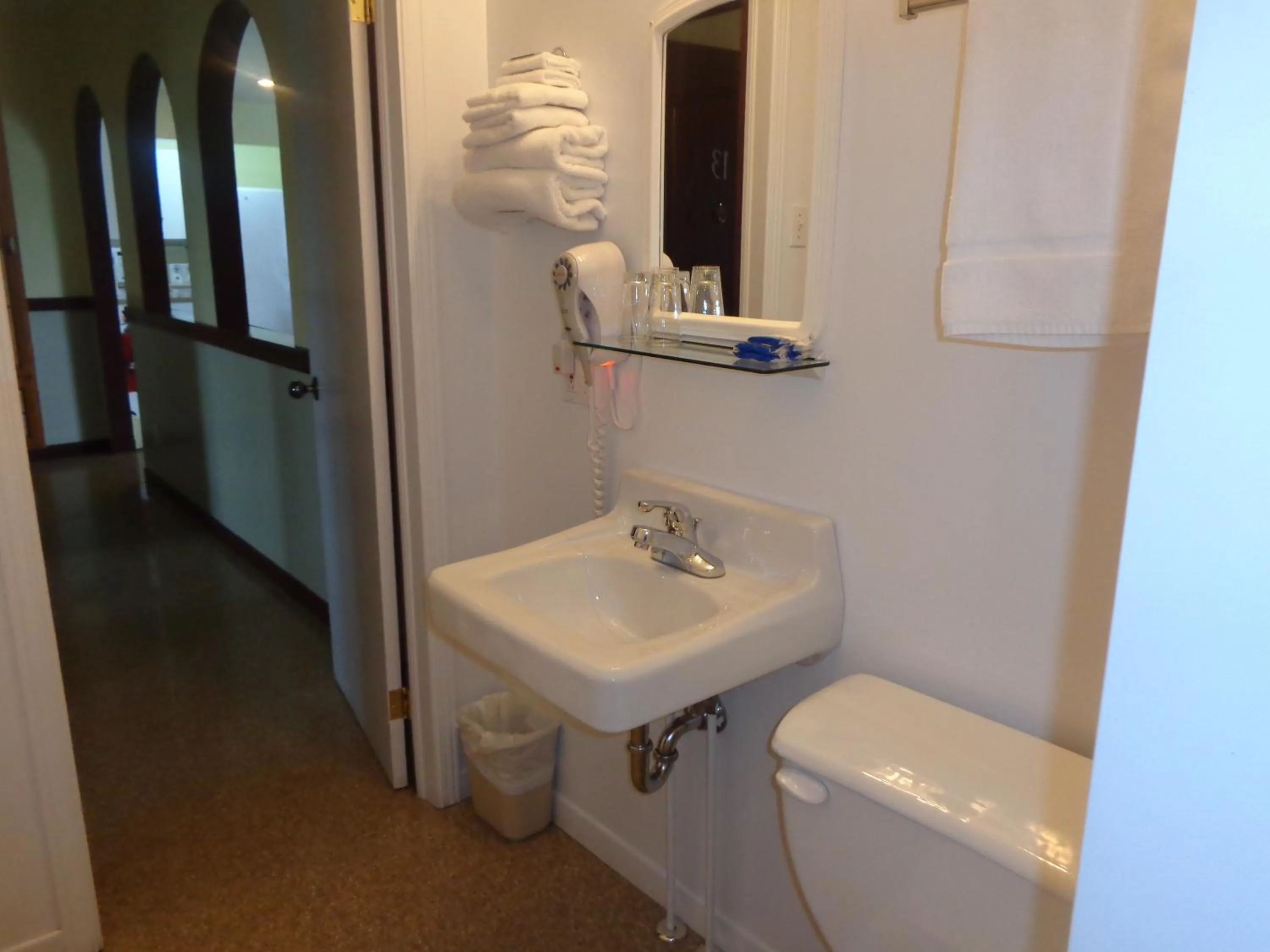 Bathroom in Happy Motel