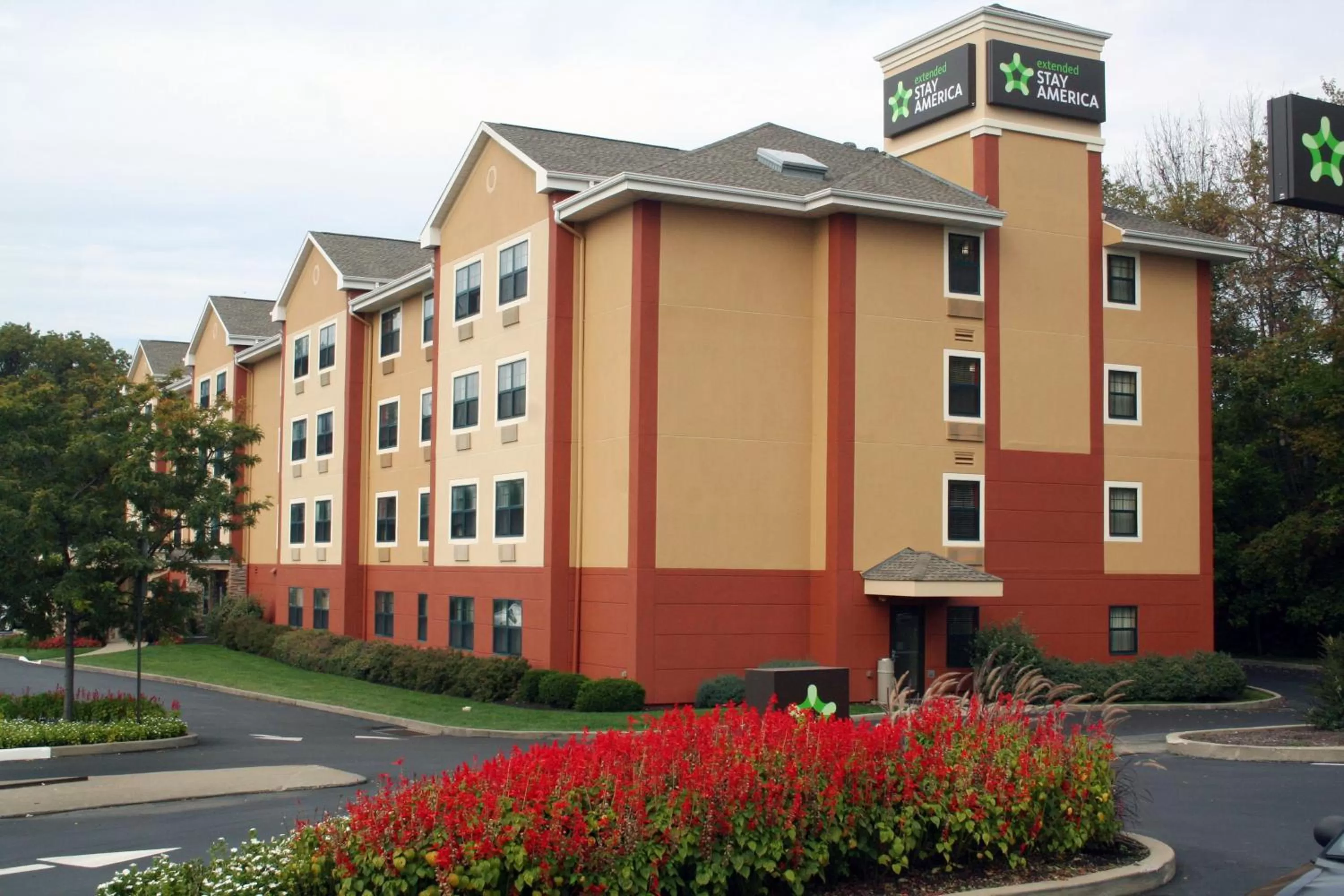 Property building in Extended Stay America Suites - Pittsburgh - West Mifflin