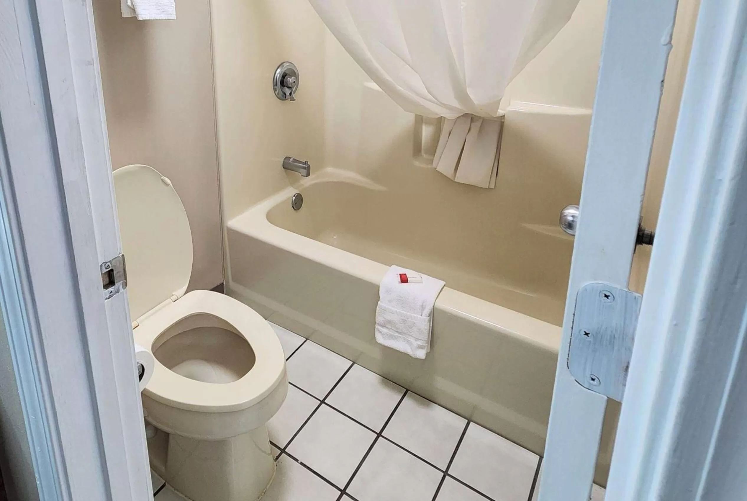 TV and multimedia in Baymont by Wyndham Eufaula