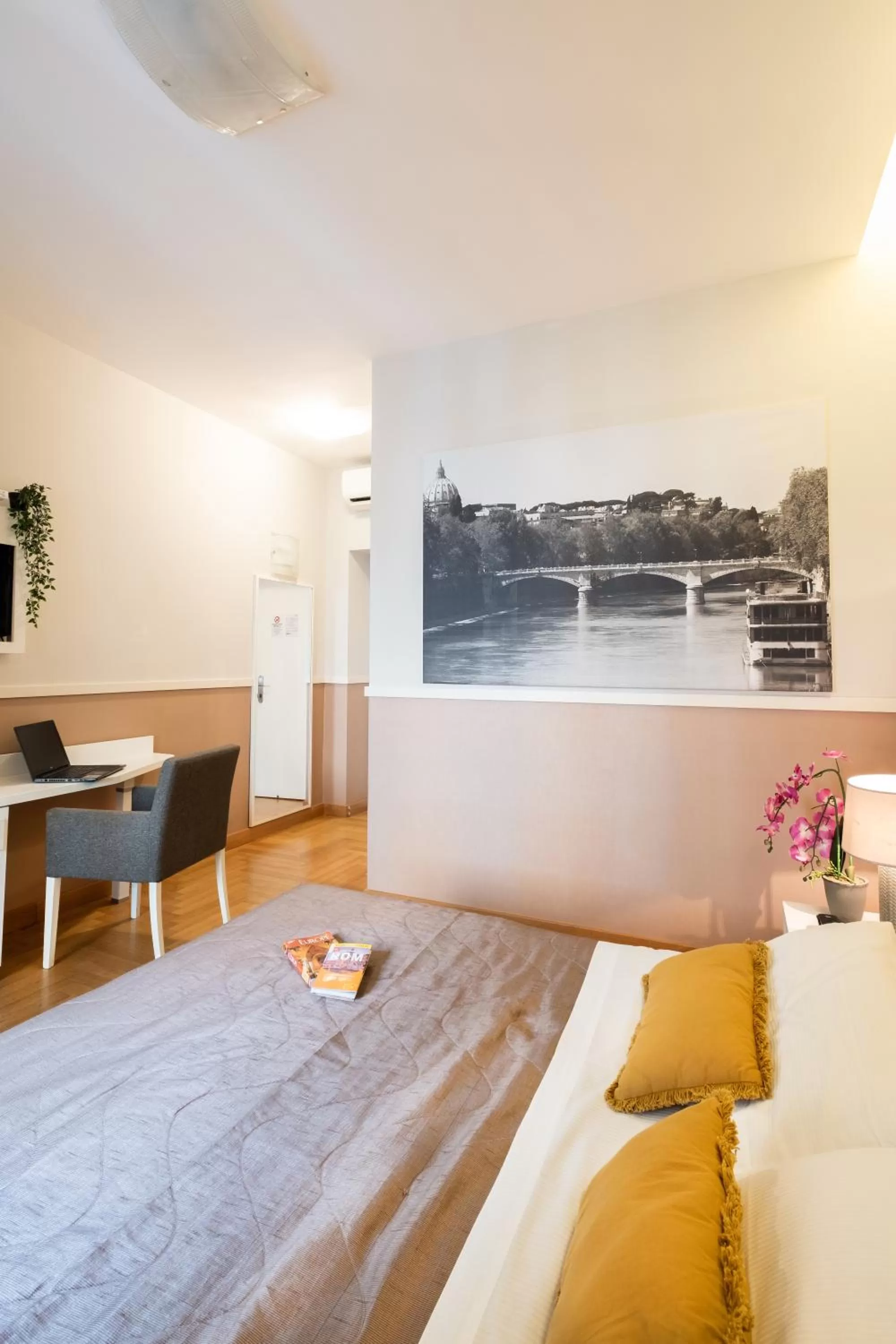 Bedroom, Bed in Rome River Inn