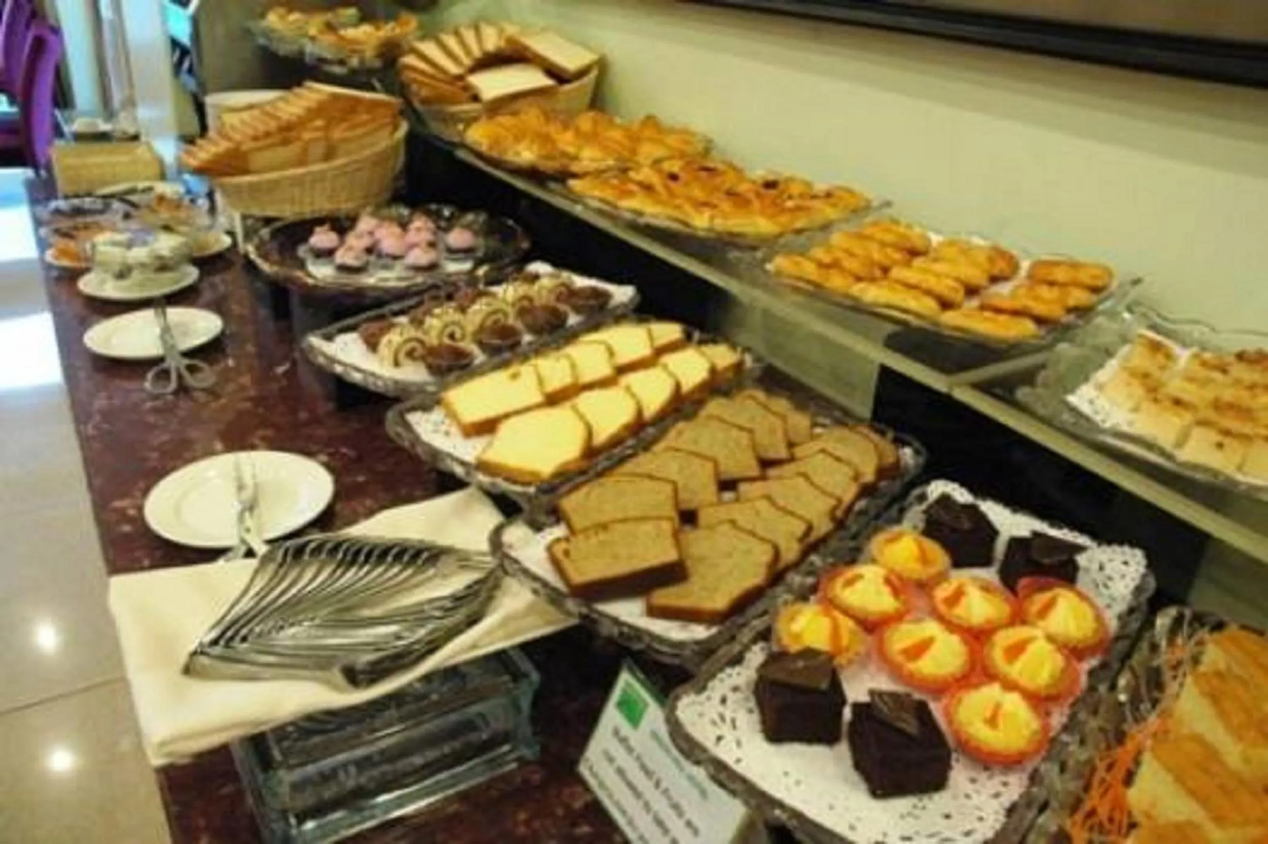 Buffet breakfast in Best Western Green Hill Hotel