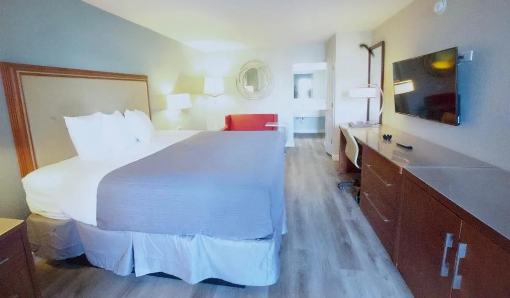 Bed in All Seasons Inn & Suites