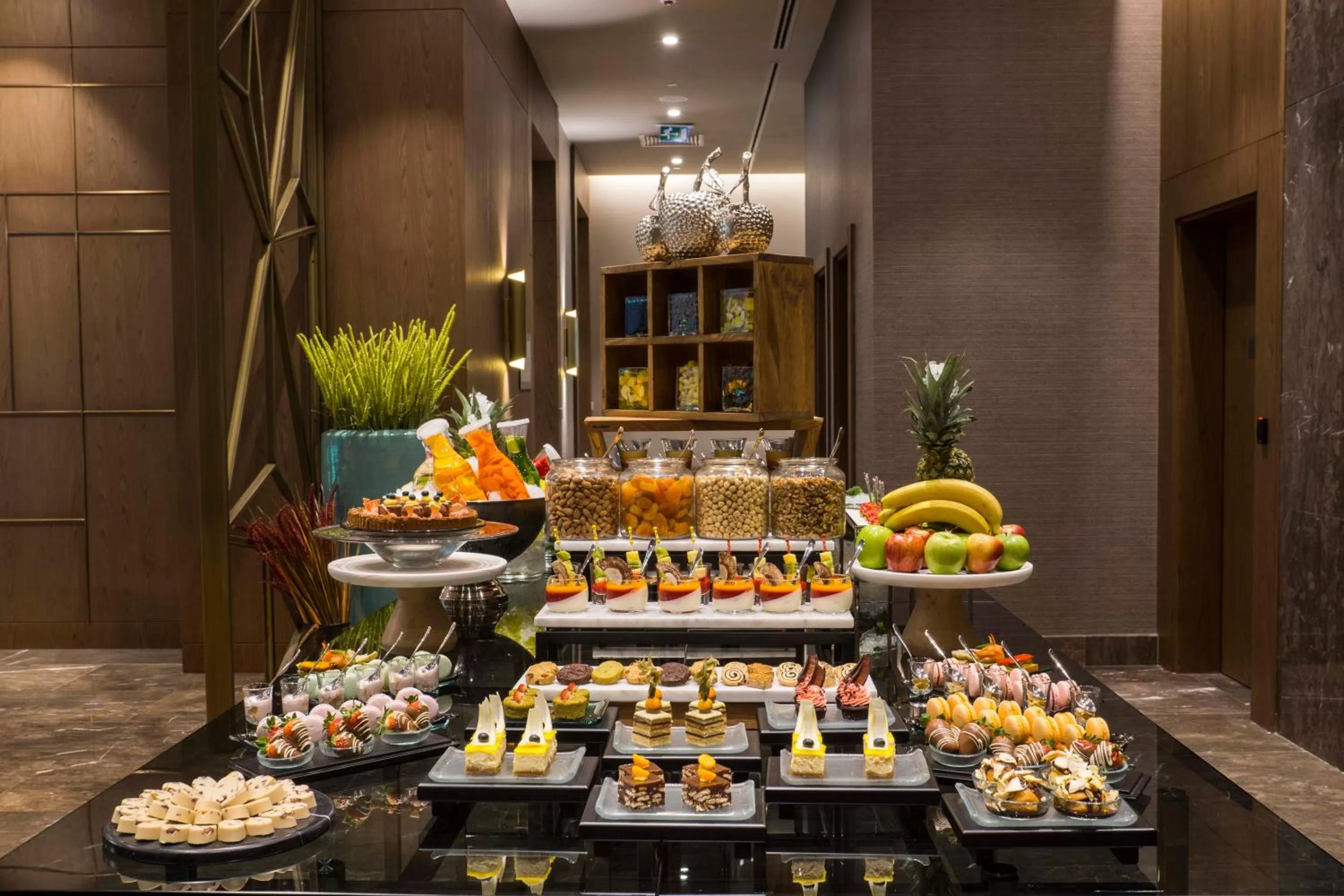 Food and drinks in Radisson Collection Hotel, Vadistanbul