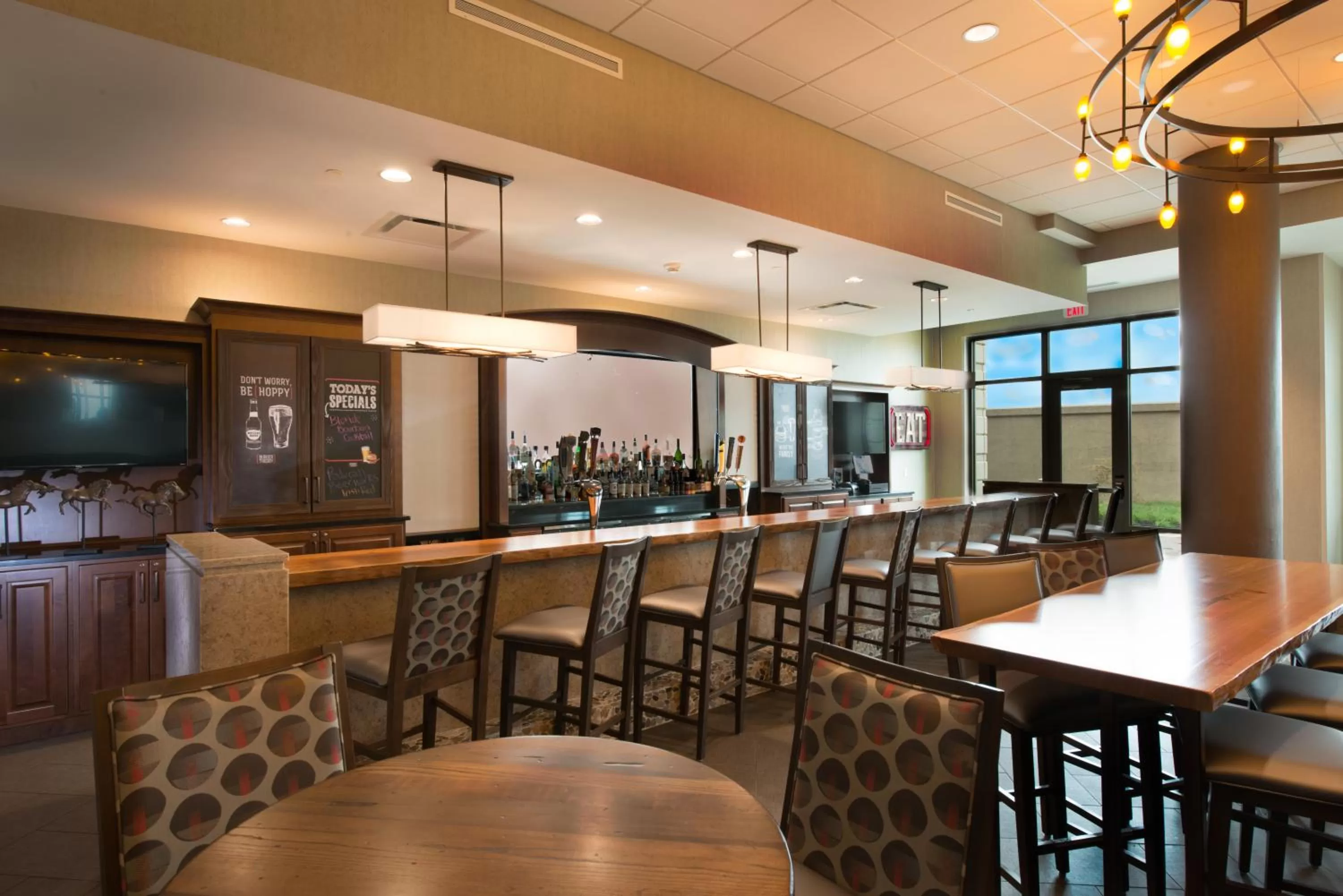 Lounge or bar in Holiday Inn Paducah Riverfront by IHG
