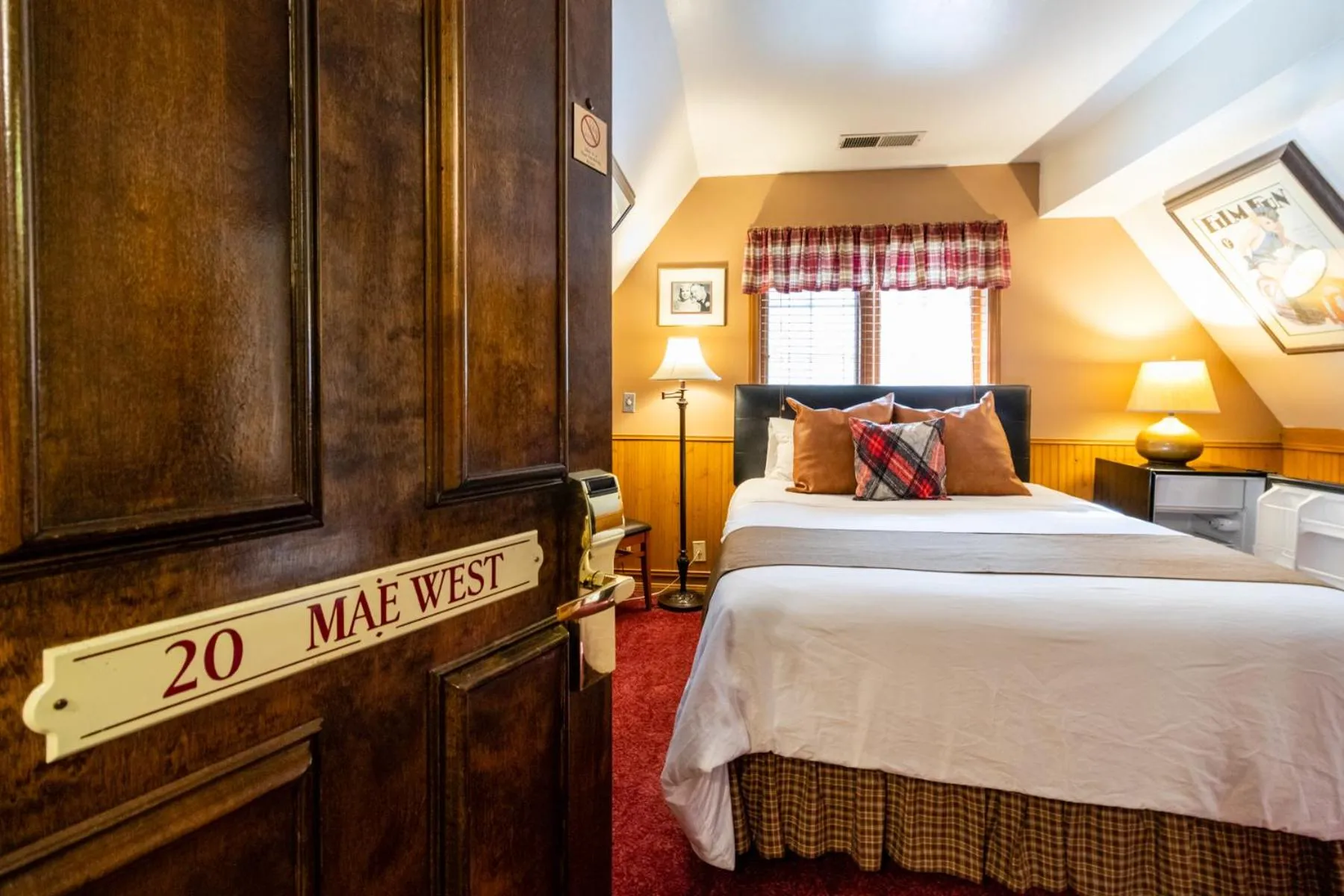 Saddleback Inn at Lake Arrowhead