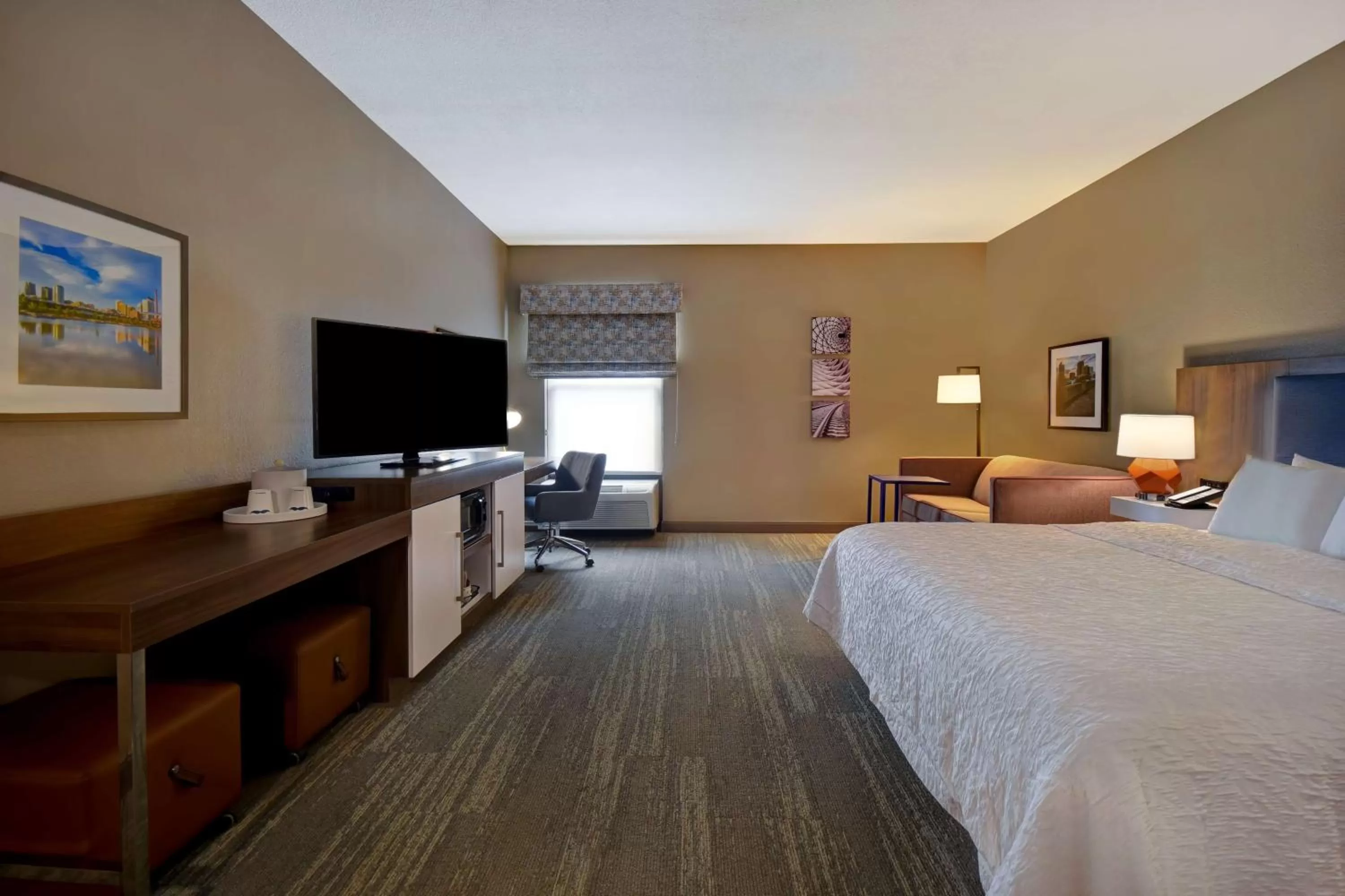 Bed in Hampton Inn Birmingham-Colonnade 280