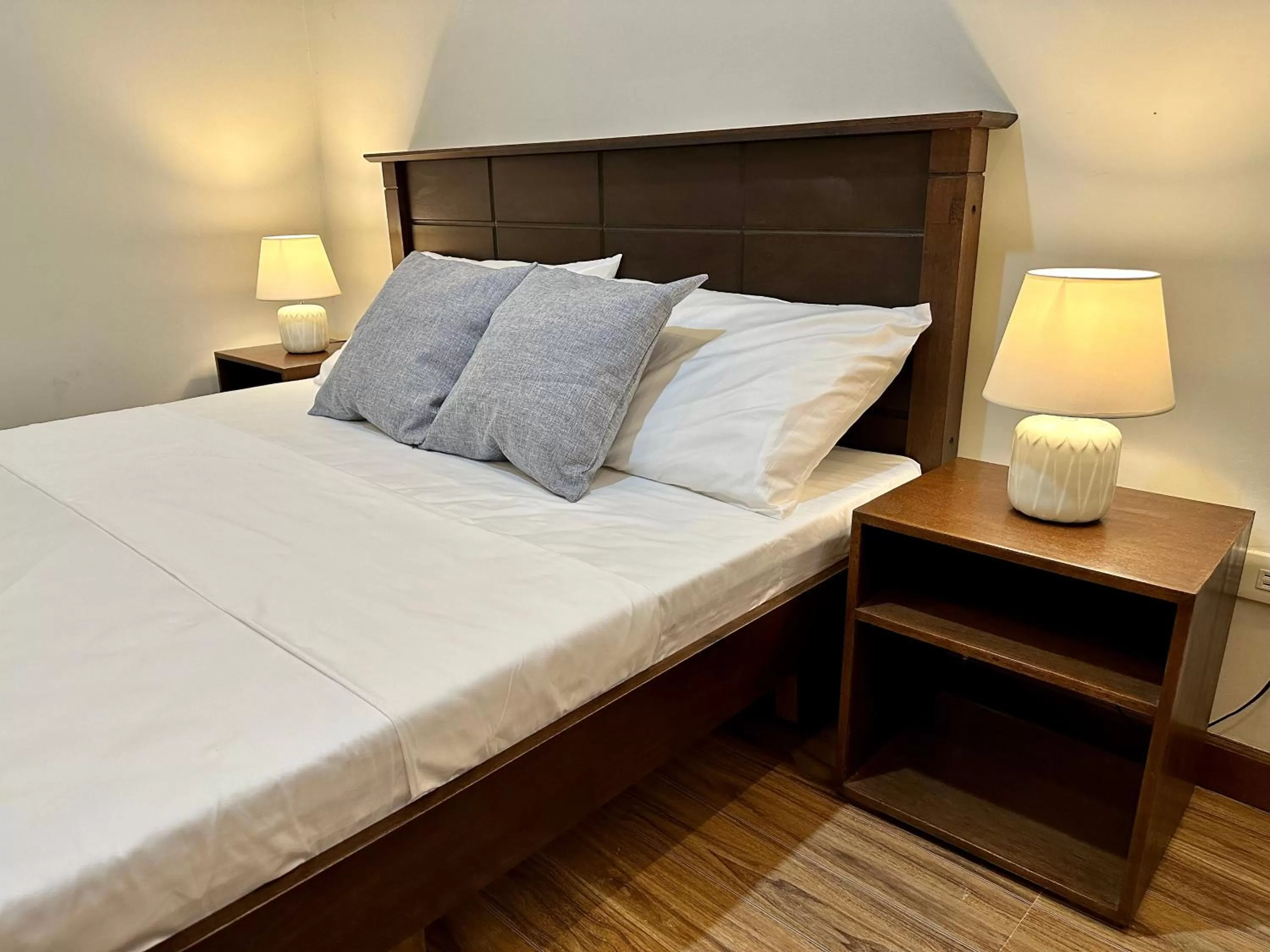 Bed in Harbour Bliss Hotel