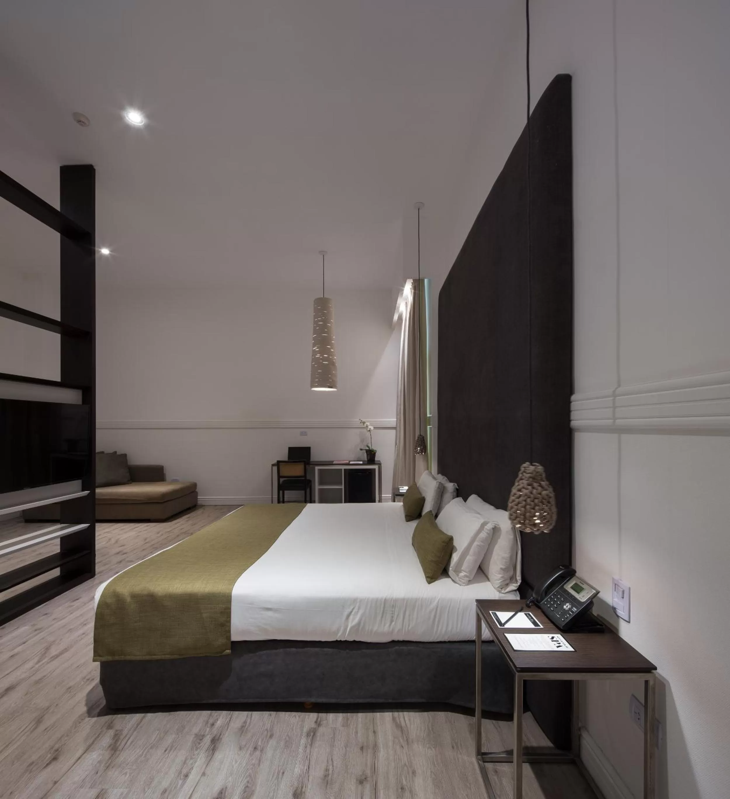 Photo of the whole room, Bed in Esplendor by Wyndham Savoy Rosario