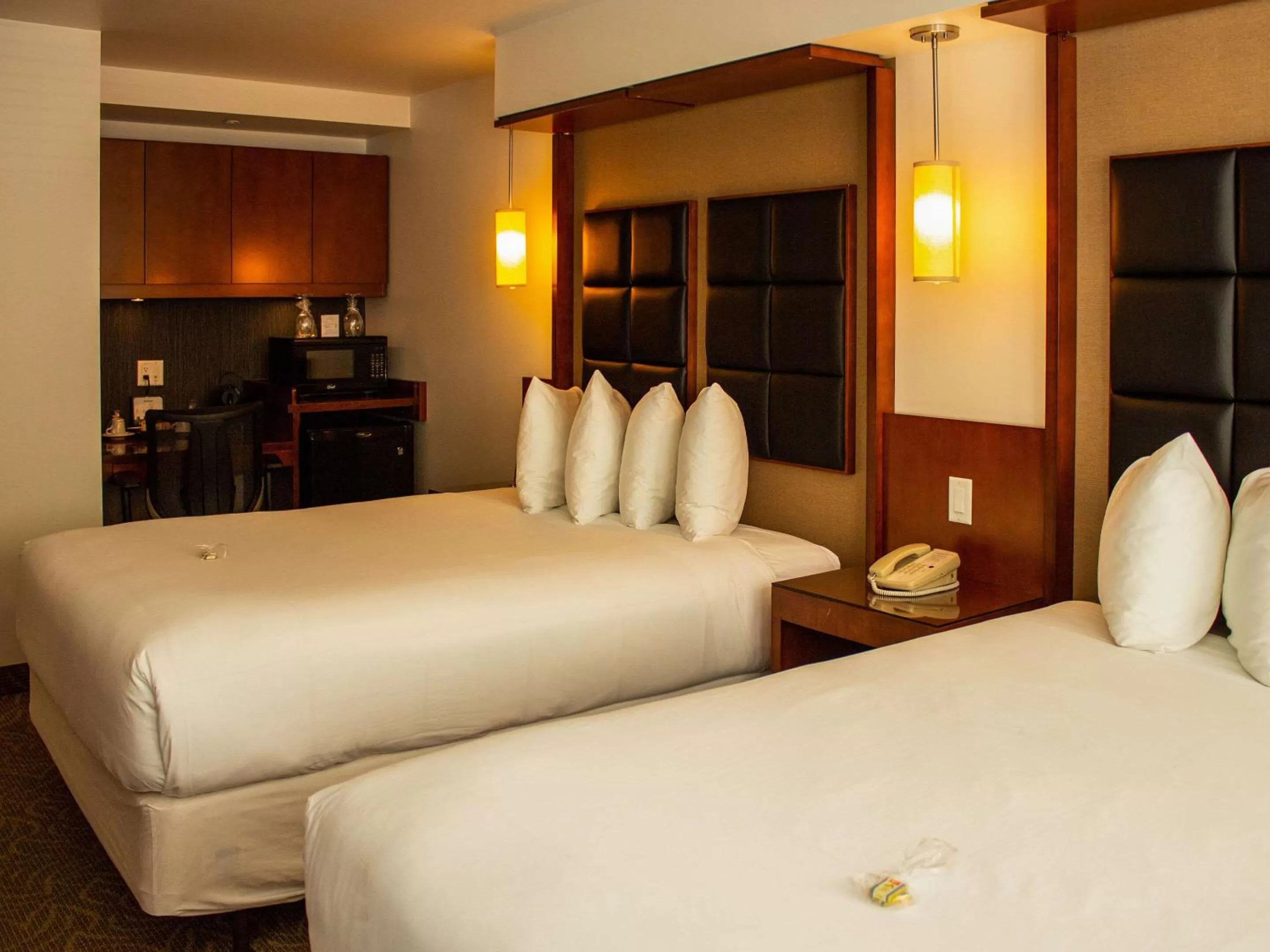 Photo of the whole room, Bed in Hotel Penticton, Ascend Hotel Collection