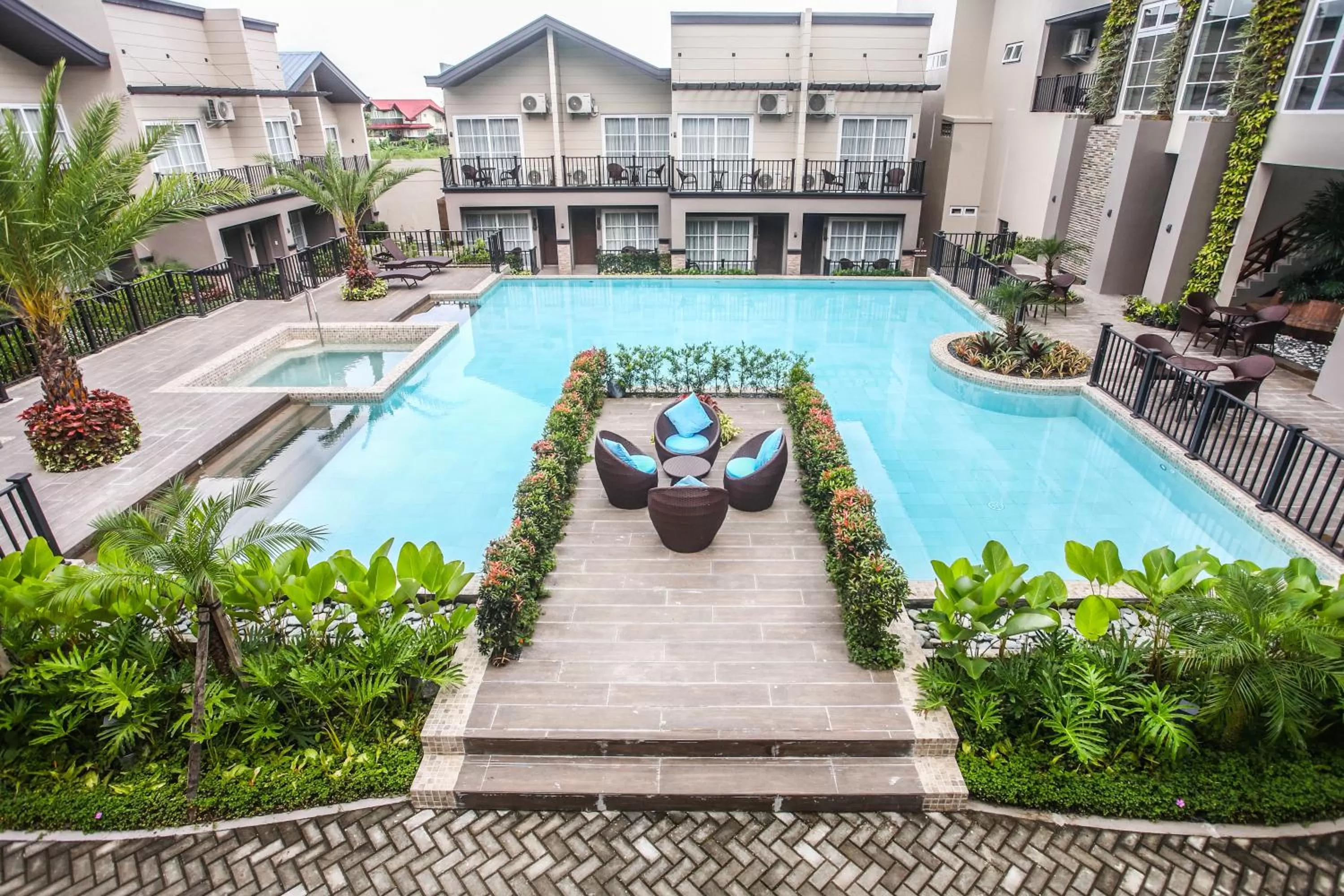 Swimming pool in Royale Parc Hotel Tagaytay