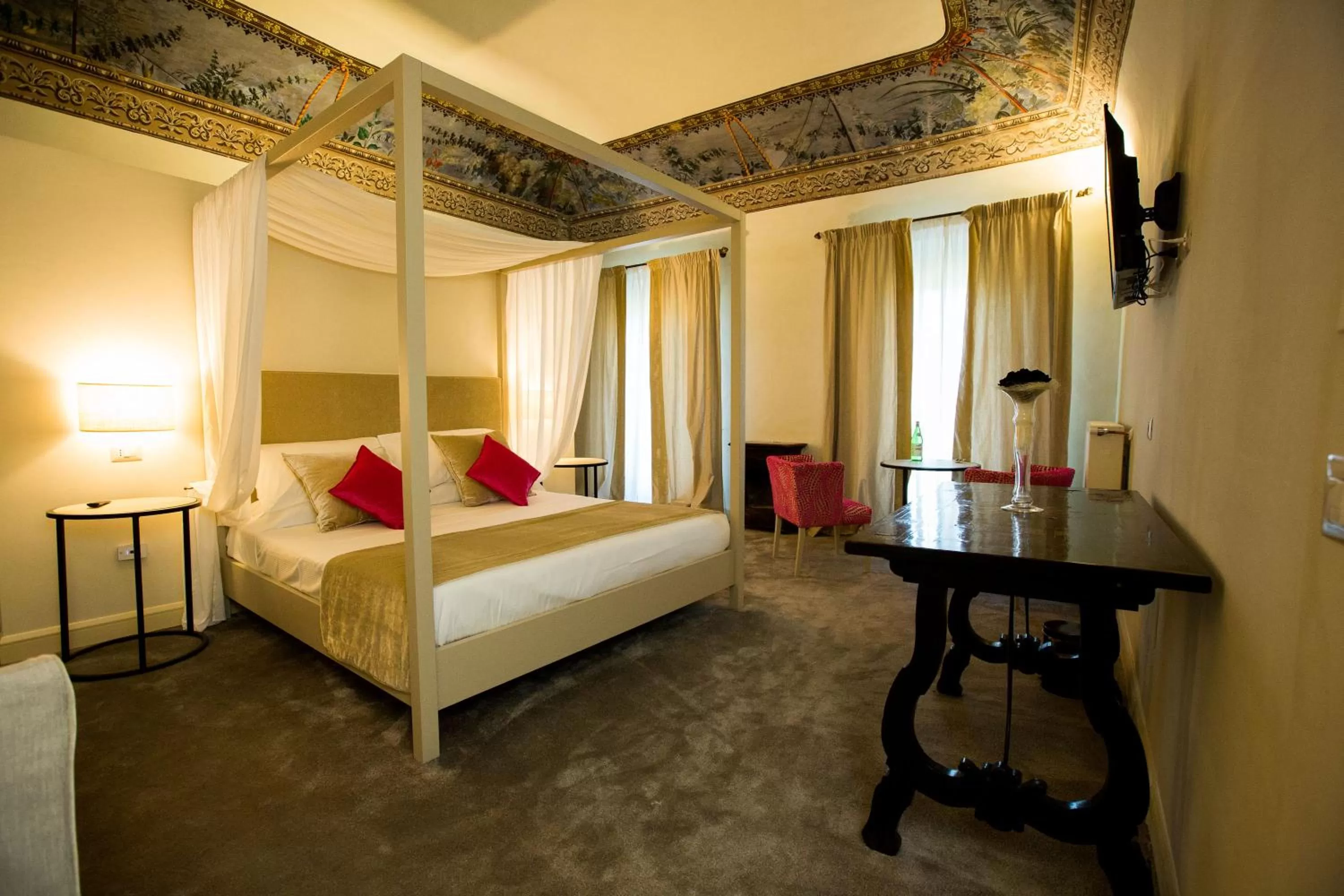 Photo of the whole room, Bed in Palazzo Franceschini