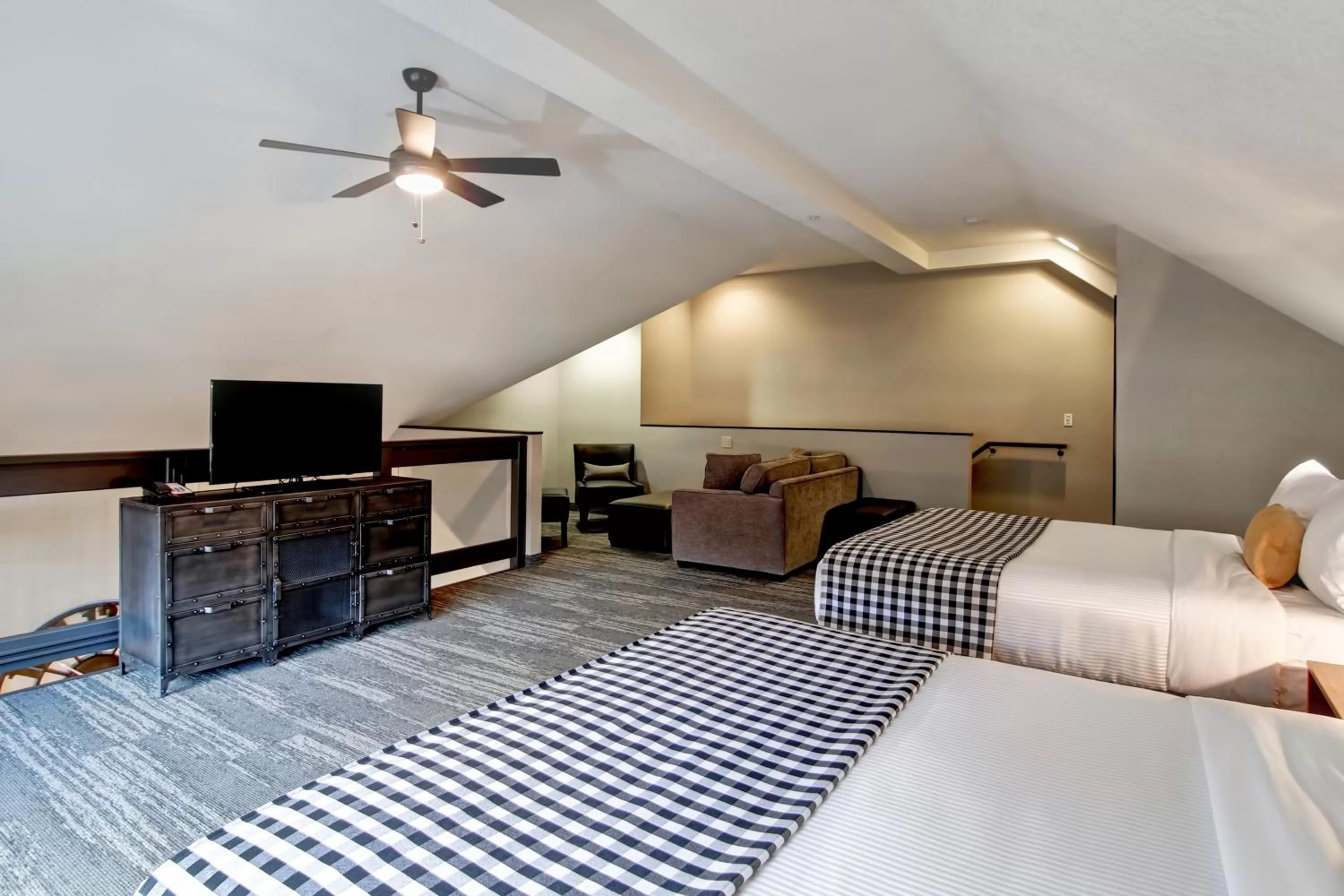 Bedroom, Bed in Canalta Lodge