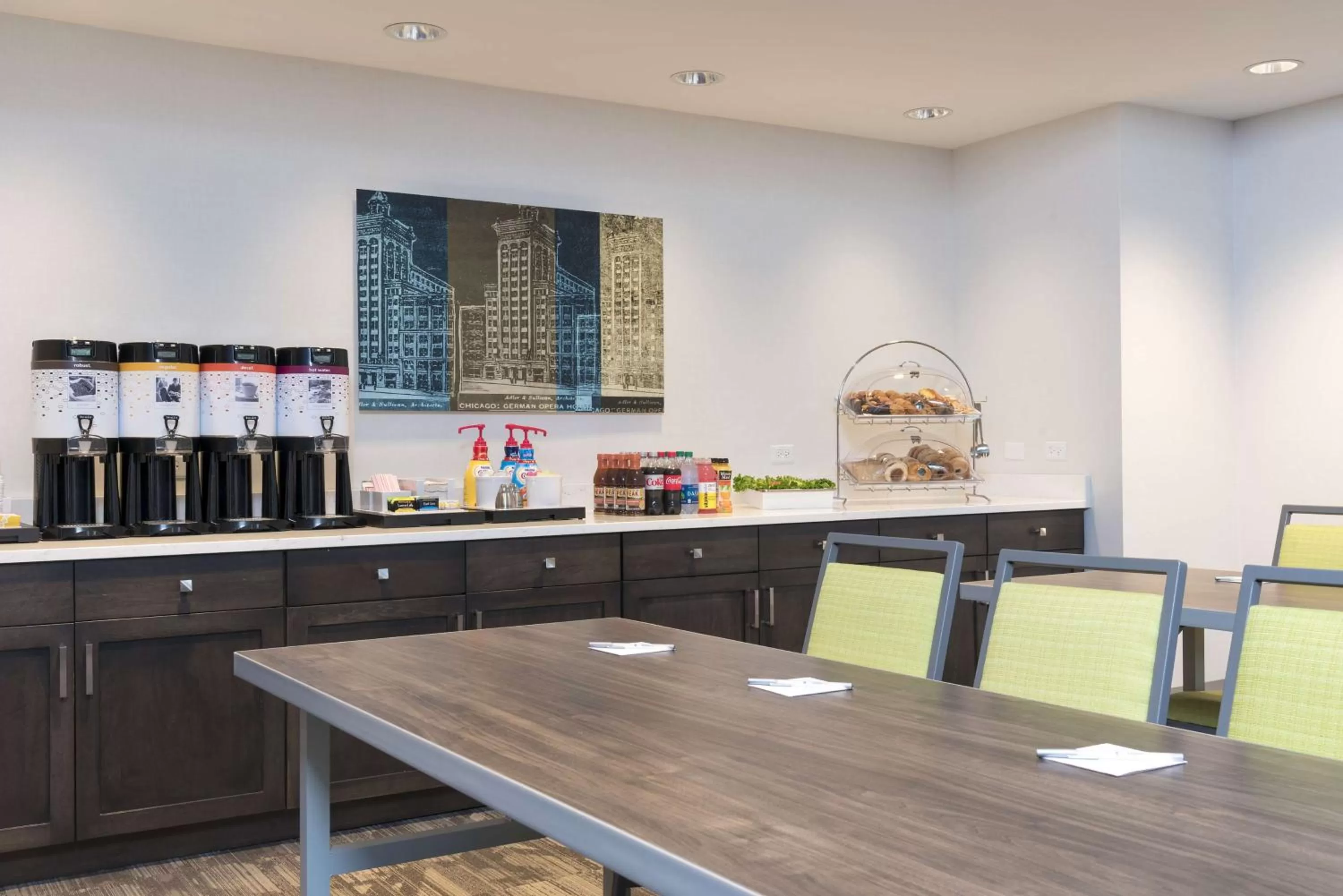 Meeting/conference room in Hampton Inn & Suites by Hilton Chicago Schaumburg IL