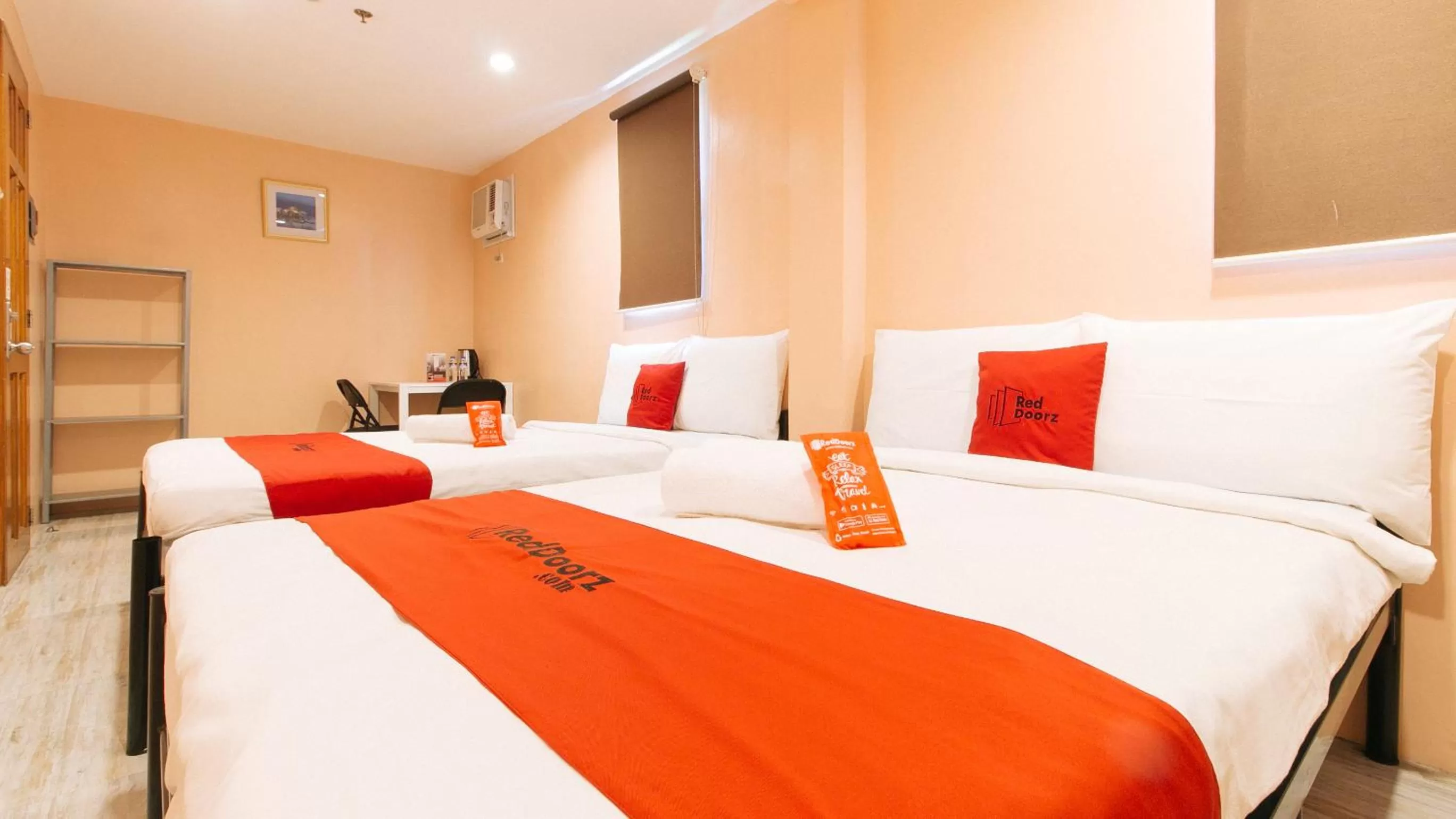 Bedroom, Bed in RedDoorz at Hotel Rosemarie