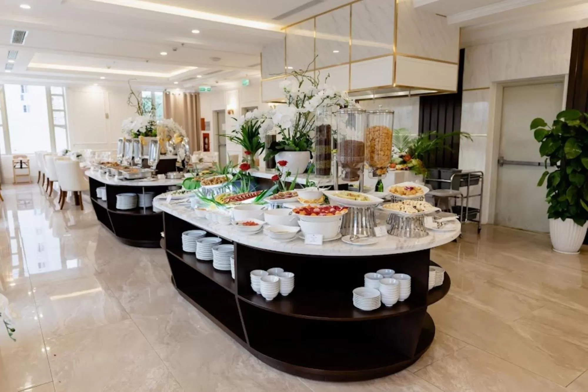 Restaurant/Places to Eat in MerPerle Beach Hotel