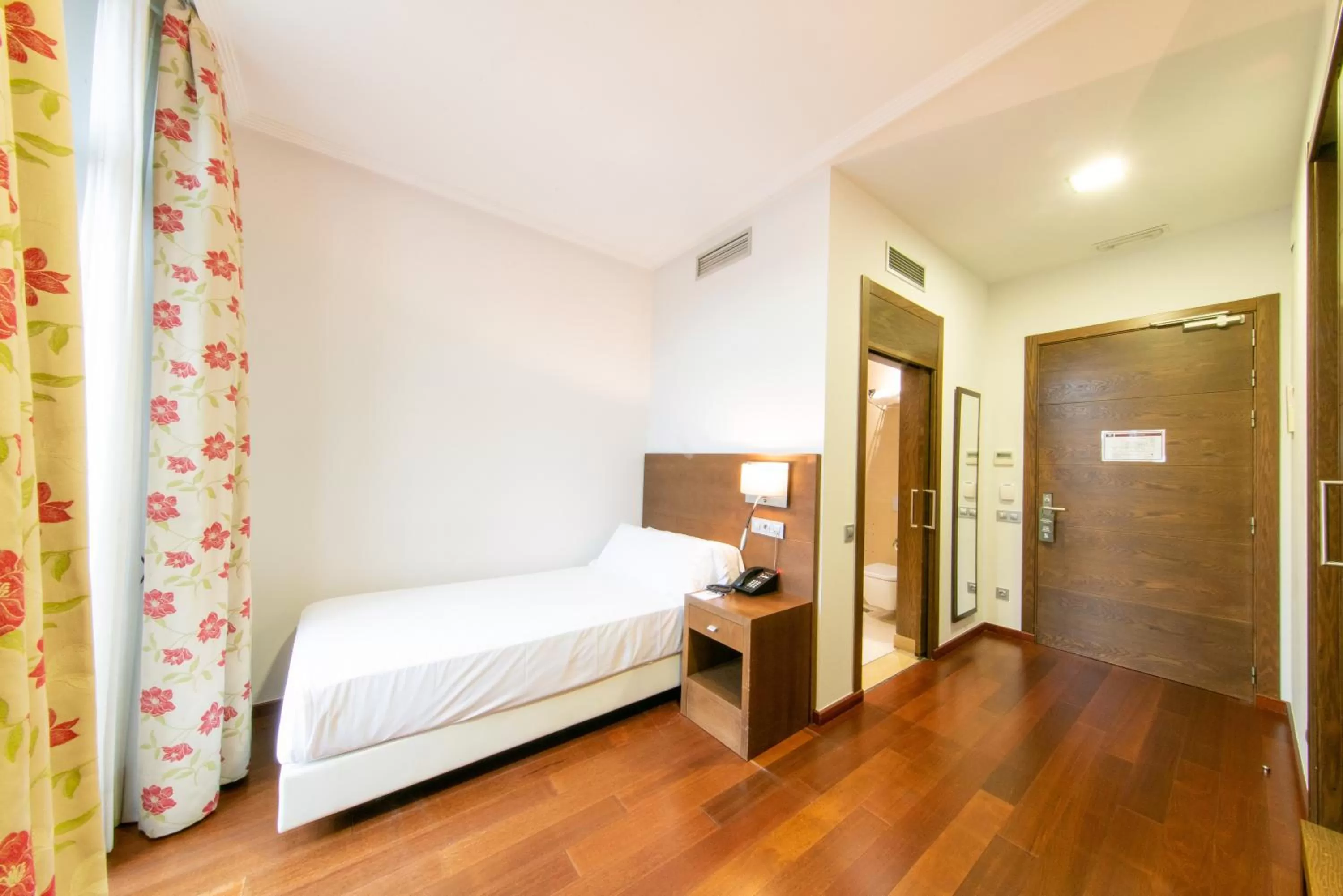 View (from property/room), Bed in Soho Boutique Oviedo