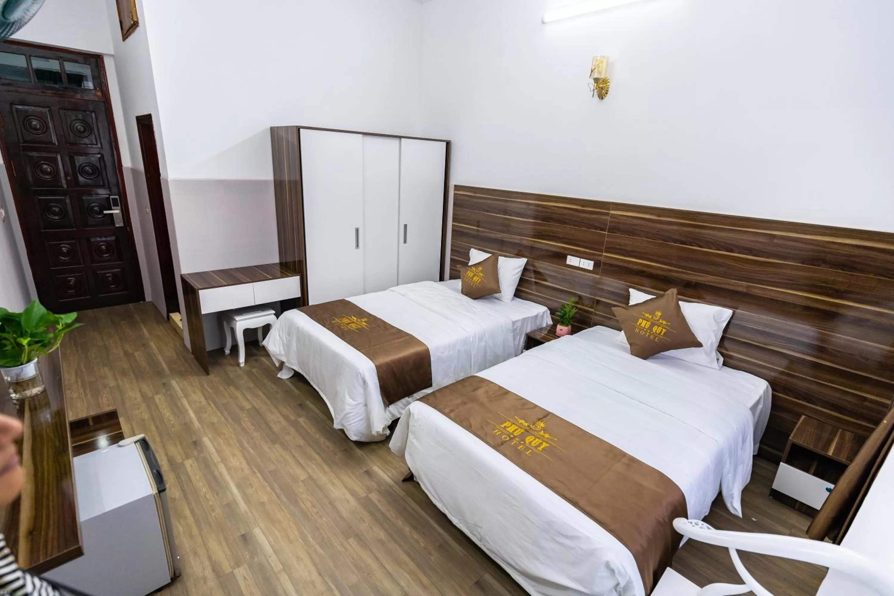 PHÚ QUÝ HOTEL near ĐÔNG KINH MARKET