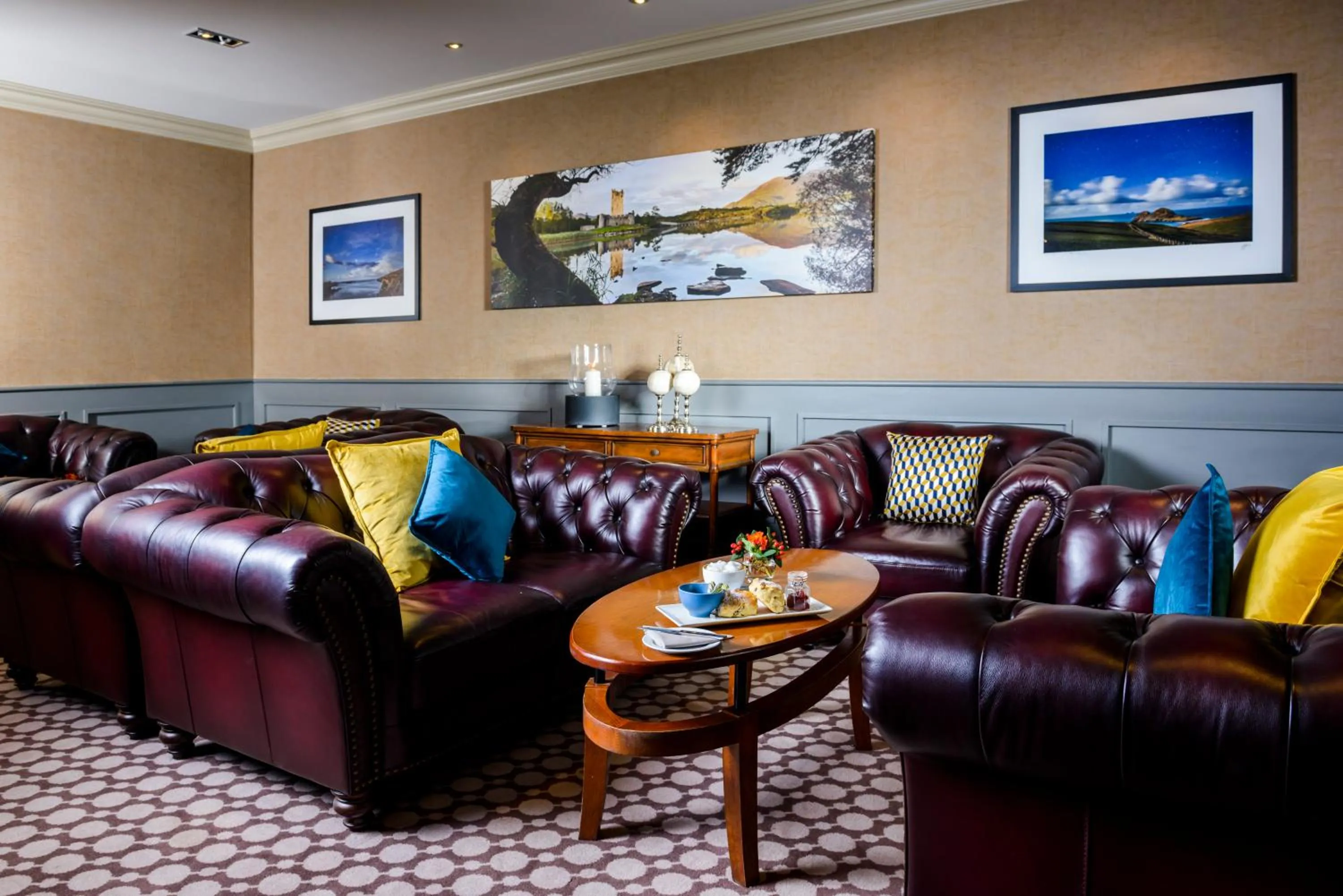 Lobby or reception in Scott's Hotel