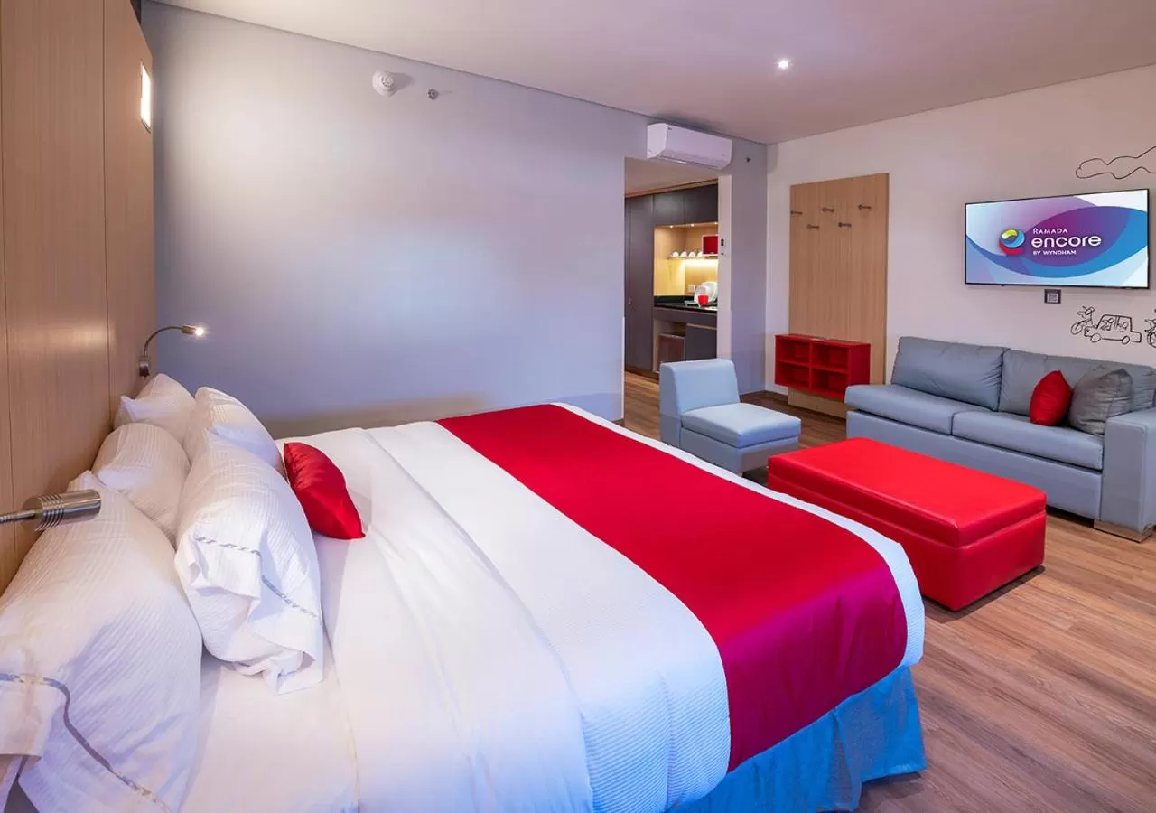 Bedroom, Bed in Ramada Encore by Wyndham Guadalajara Aeropuerto