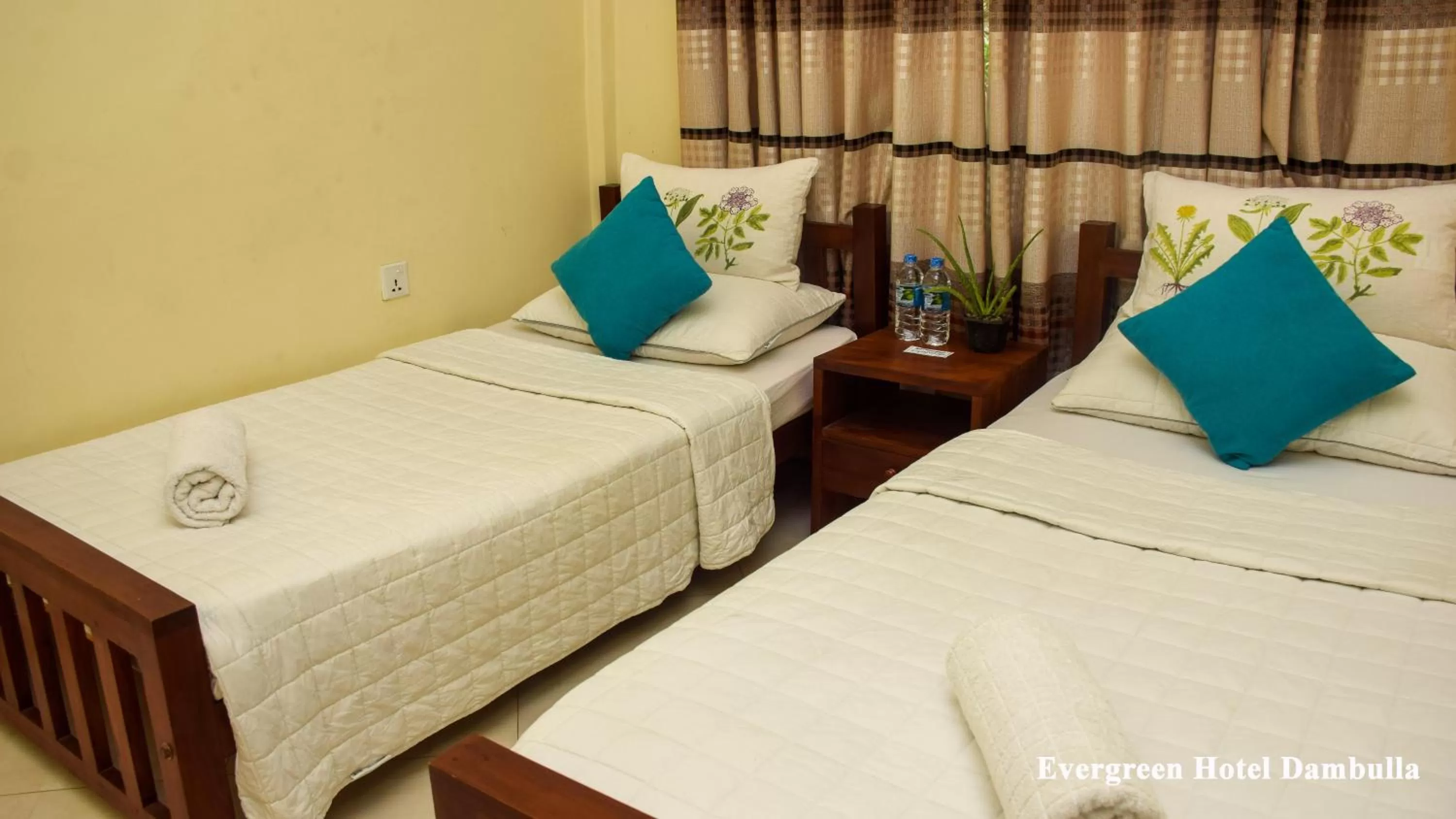 Photo of the whole room, Bed in Evergreen Hotel Dambulla