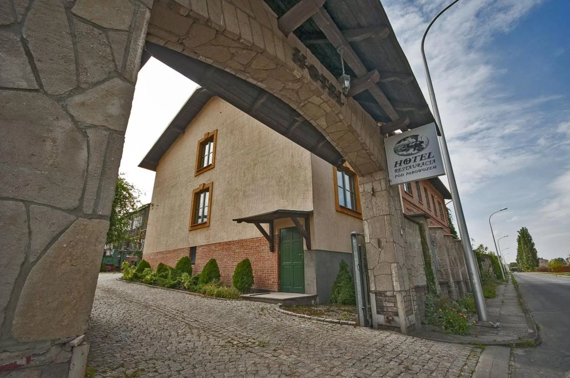 Street view, Property Building in Hotel Restauracja Pod Parowozem