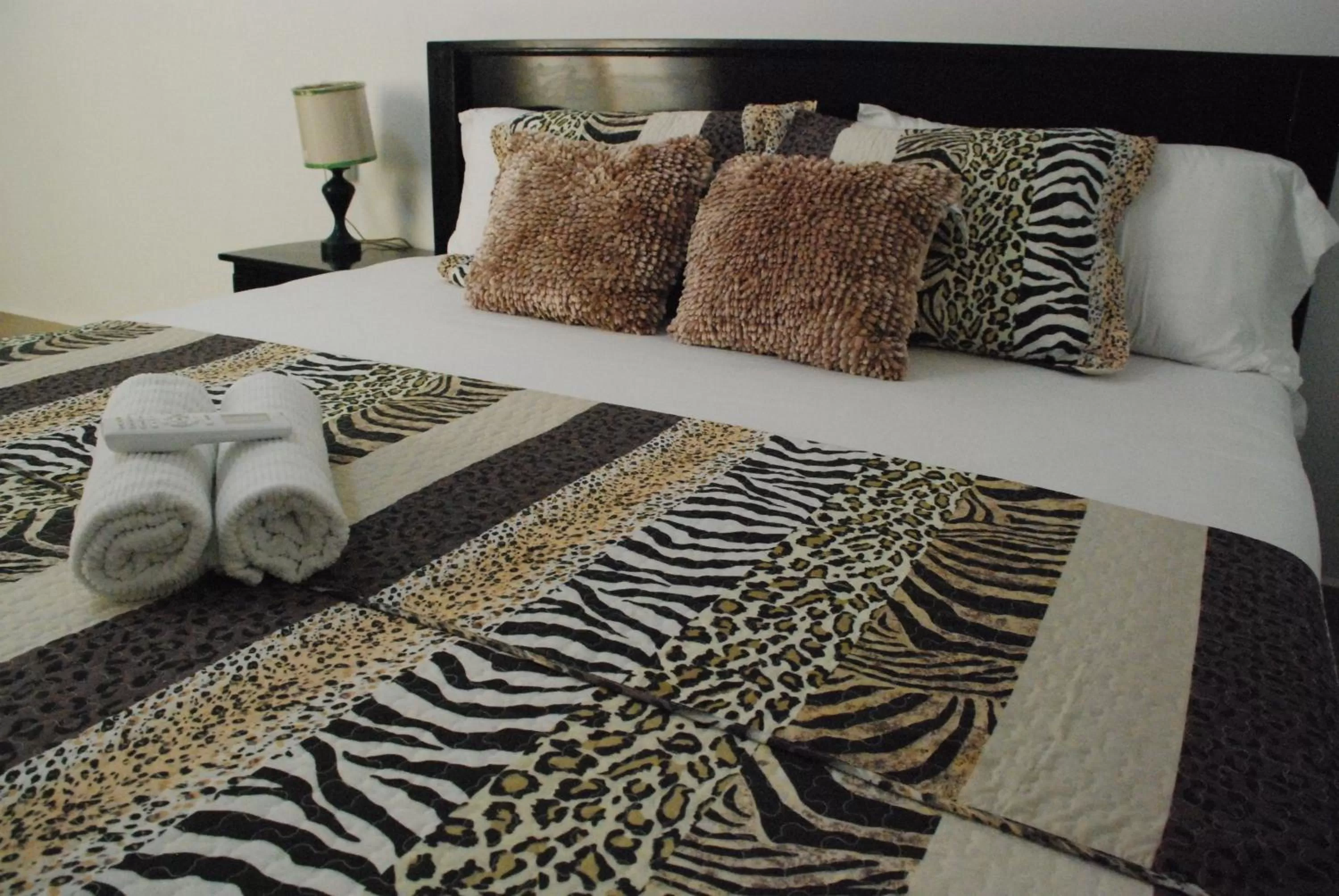 Hotel Coastalbay 2 & Golf Cart Rental