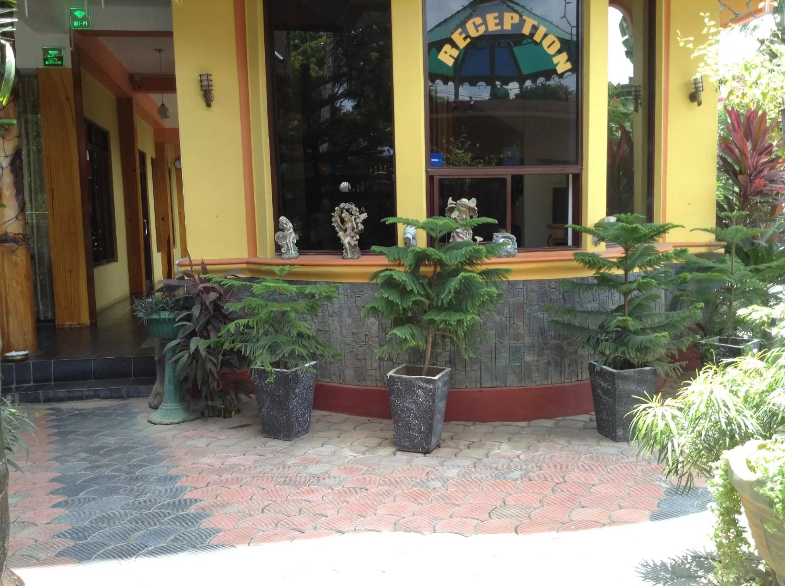 Facade/entrance in Sunshine Hotel