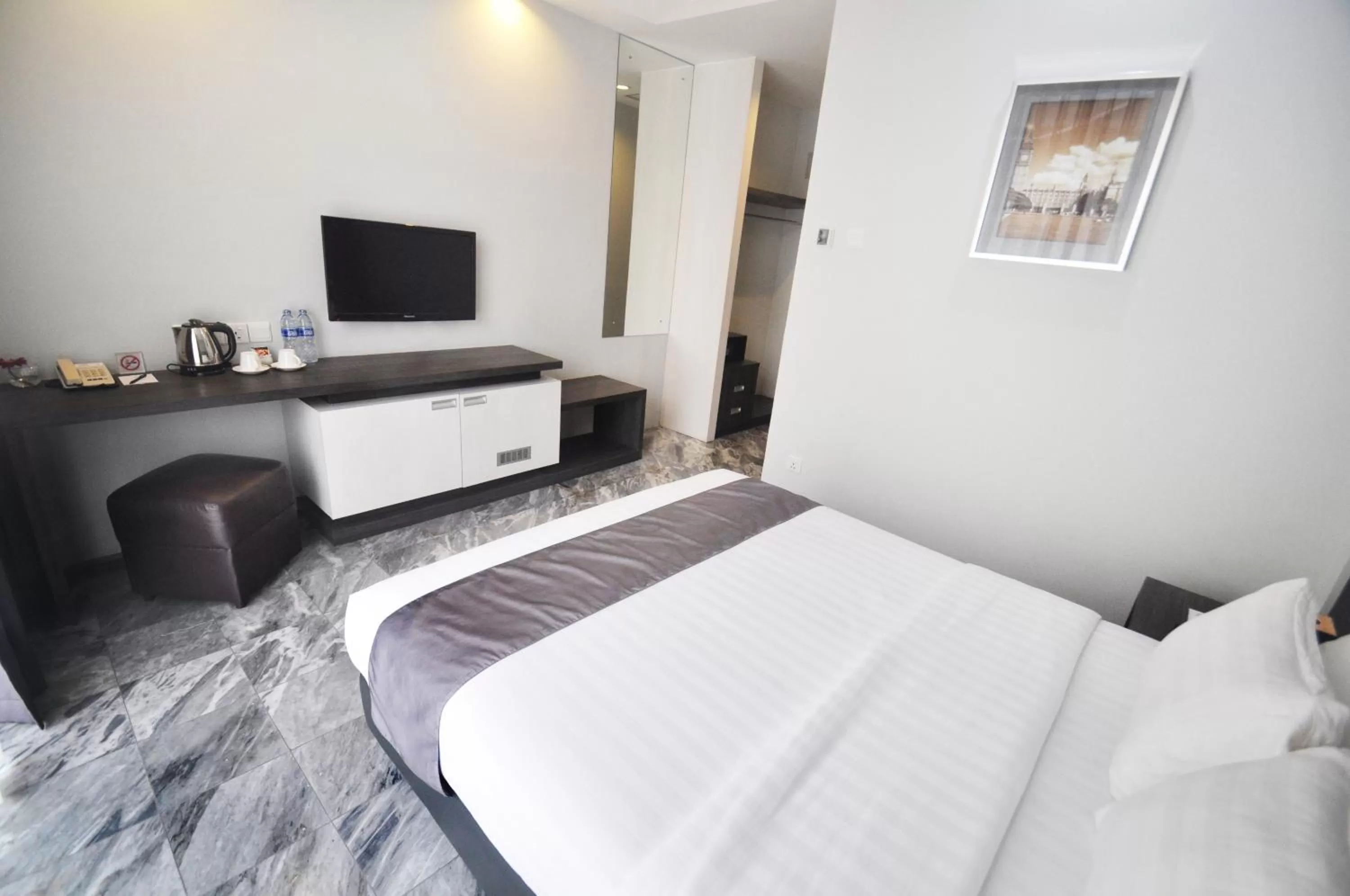 TV and multimedia, Bed in Dreamtel Jakarta