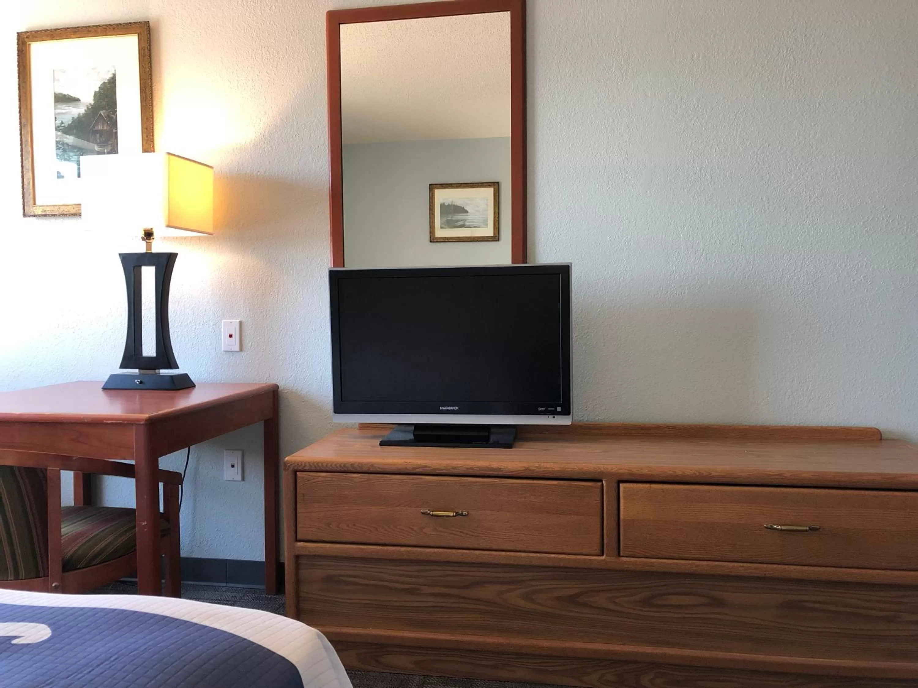 Bed in Days Inn by Wyndham Iron Mountain