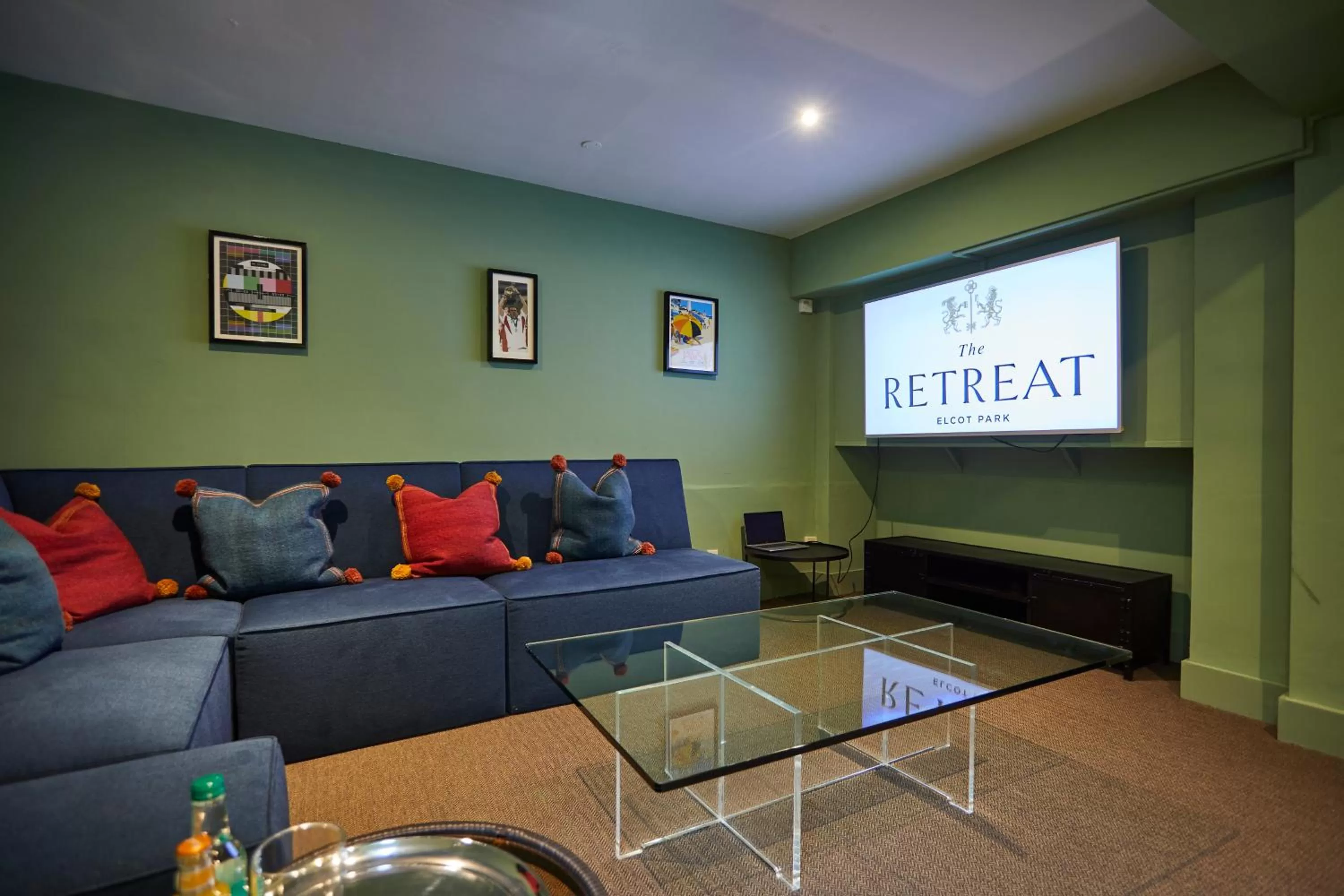 Communal lounge/ TV room in The Retreat, Elcot Park